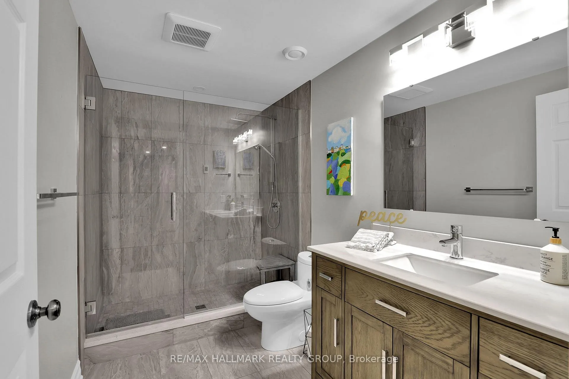 Photo 31 of 300 Amita Crescent, Ottawa, Mooneys Bay — HOMEH