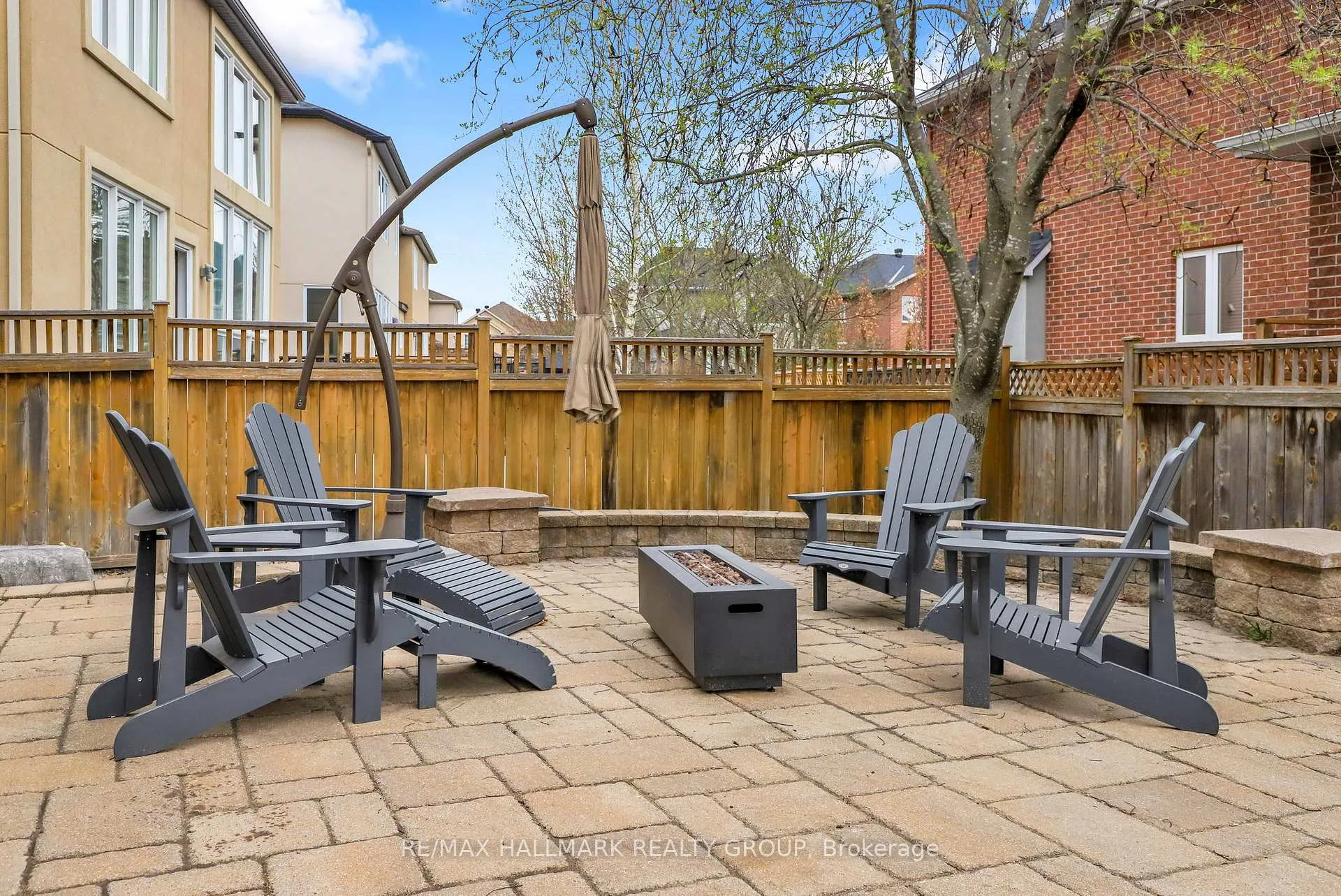 Photo 33 of 300 Amita Crescent, Ottawa, Mooneys Bay — HOMEH