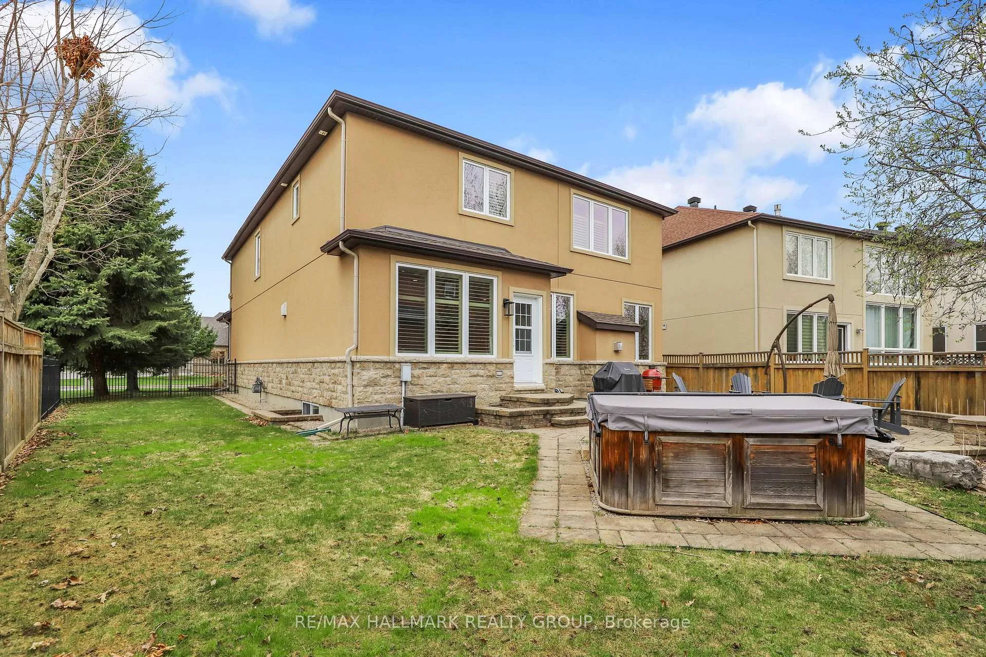 Photo 35 of 300 Amita Crescent, Ottawa, Mooneys Bay — HOMEH