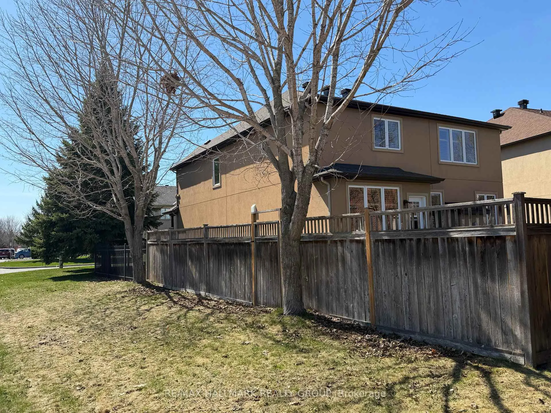 Photo 36 of 300 Amita Crescent, Ottawa, Mooneys Bay — HOMEH