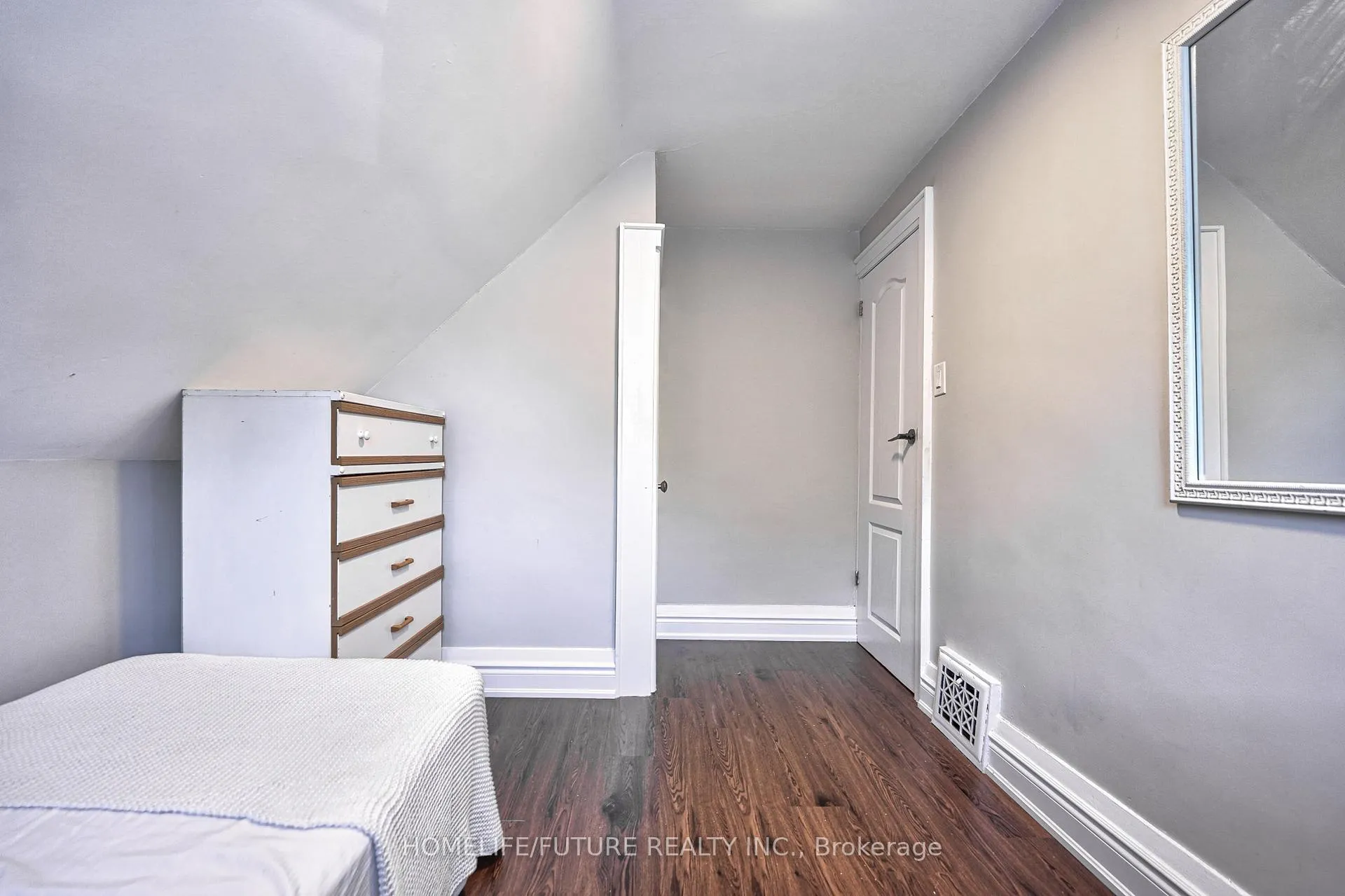 Photo 16 of 268 Ritson Road S, Oshawa, Central — HOMEH