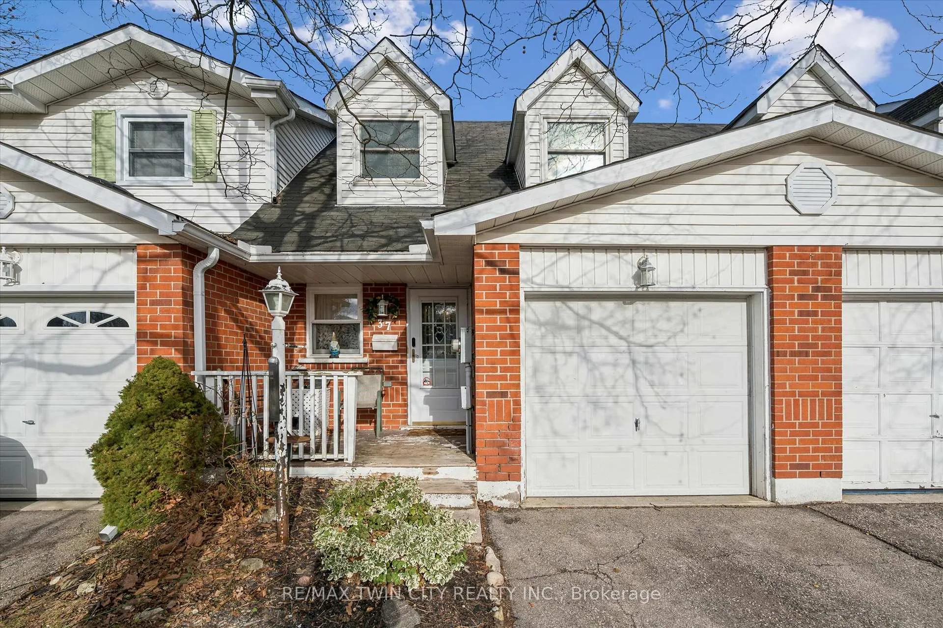 Photo 1 of 37 Edgemere Drive, Cambridge, Christopher-Champlain — HOMEH