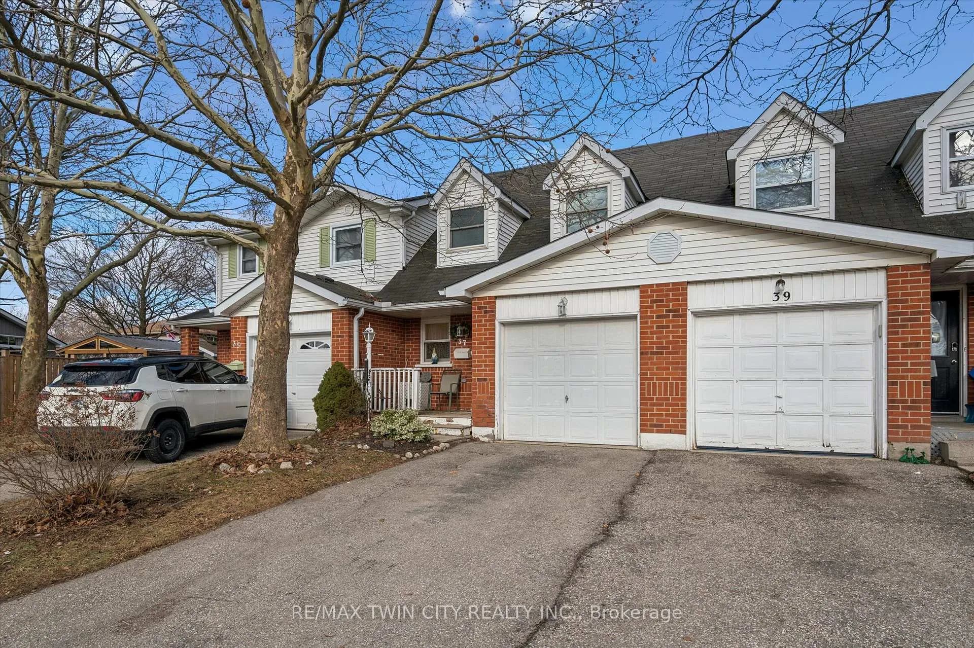 Photo 3 of 37 Edgemere Drive, Cambridge, Christopher-Champlain — HOMEH