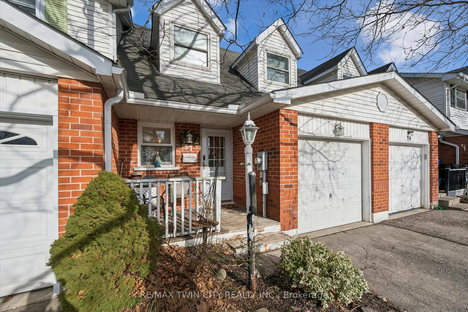 Photo 4 of 37 Edgemere Drive, Cambridge, Christopher-Champlain — HOMEH