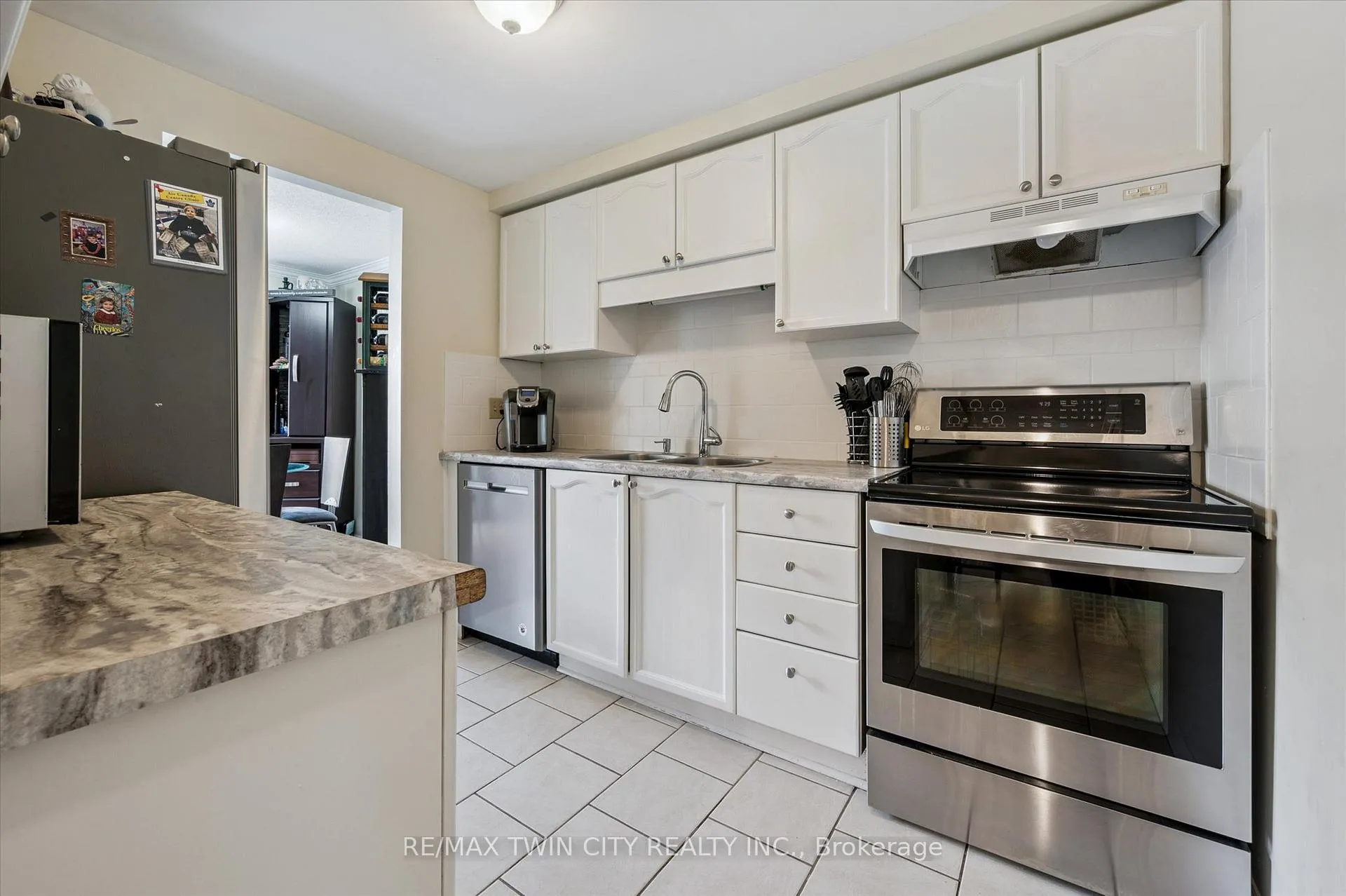 Photo 16 of 37 Edgemere Drive, Cambridge, Christopher-Champlain — HOMEH