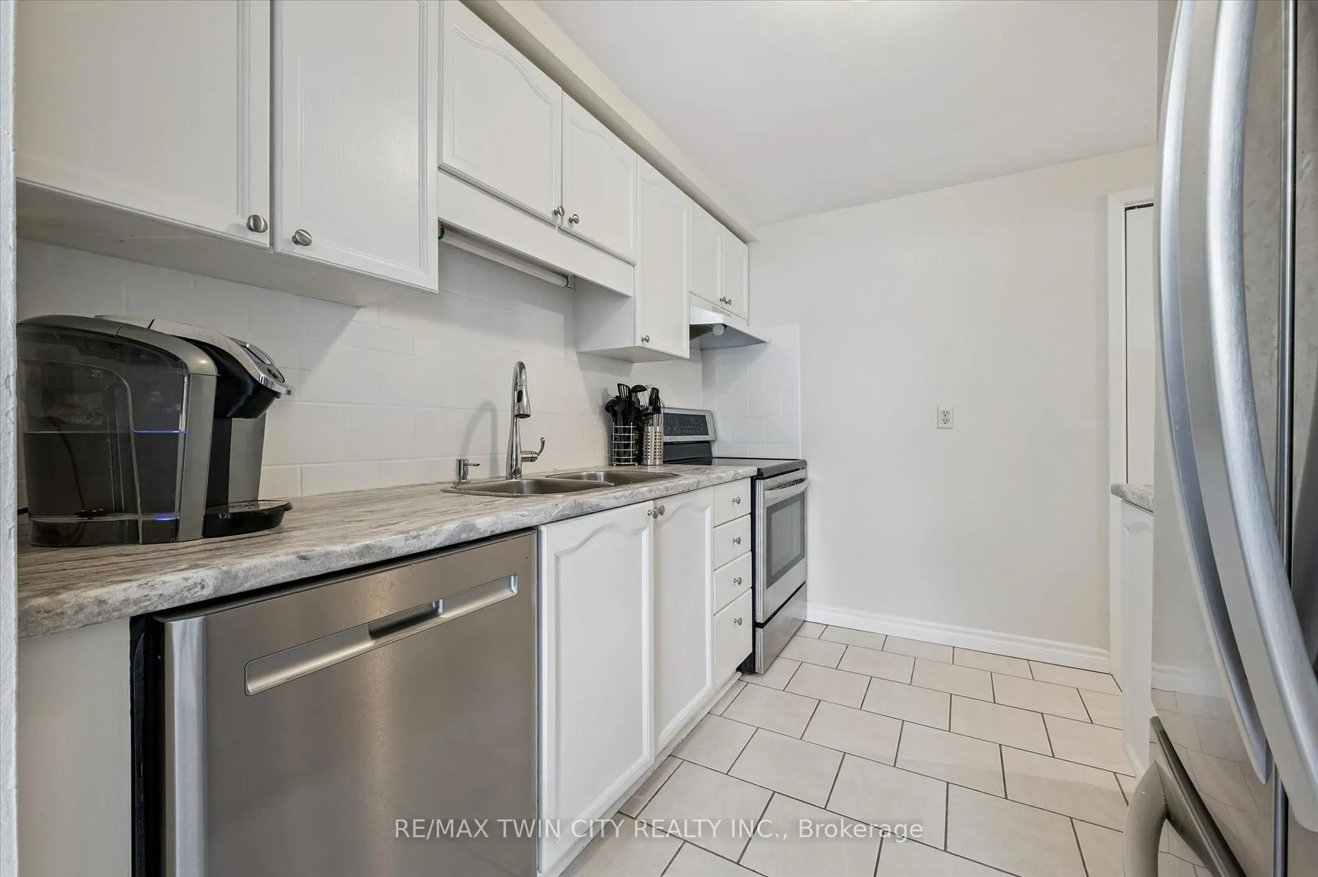 Photo 18 of 37 Edgemere Drive, Cambridge, Christopher-Champlain — HOMEH