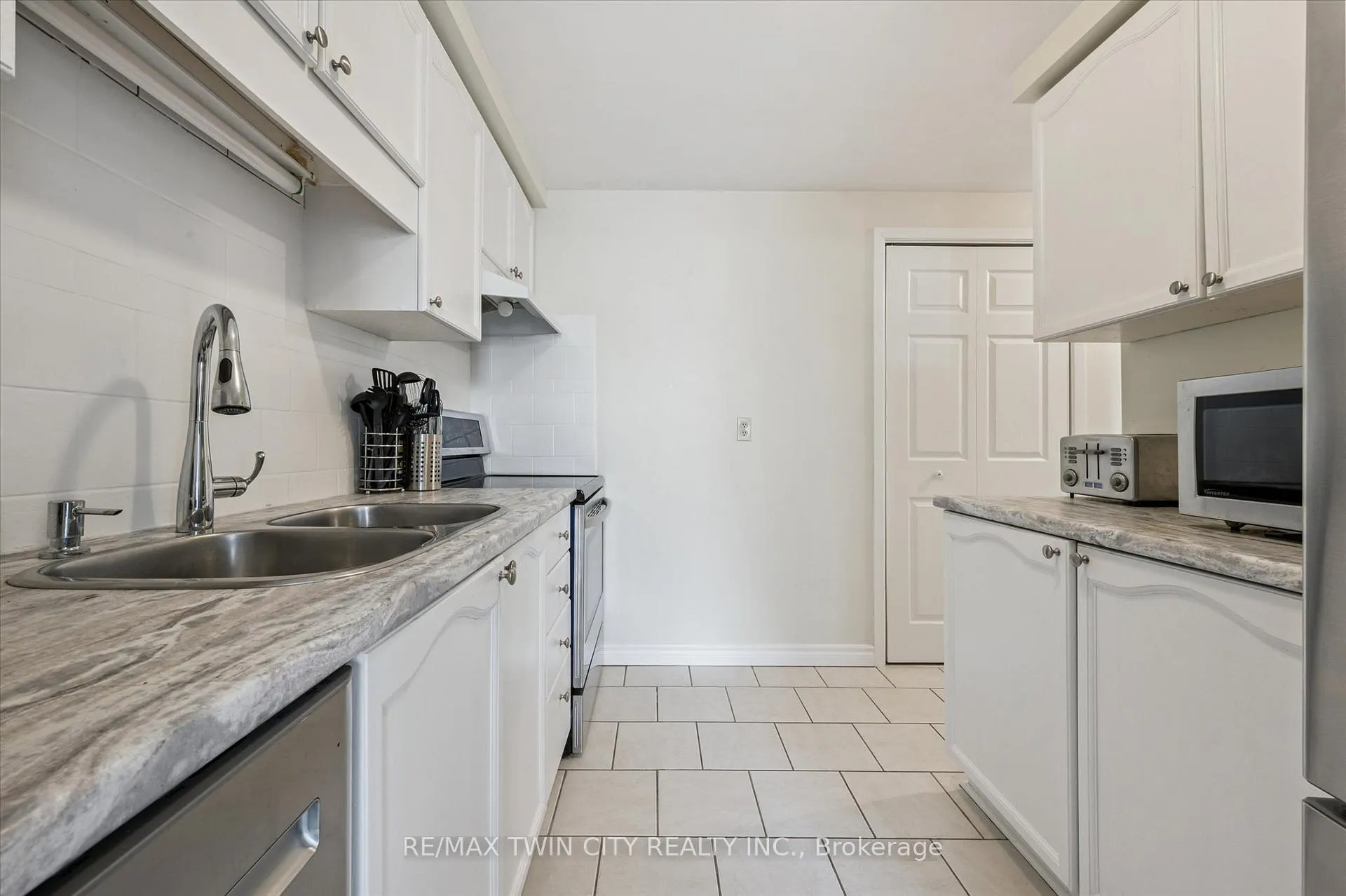 Photo 19 of 37 Edgemere Drive, Cambridge, Christopher-Champlain — HOMEH