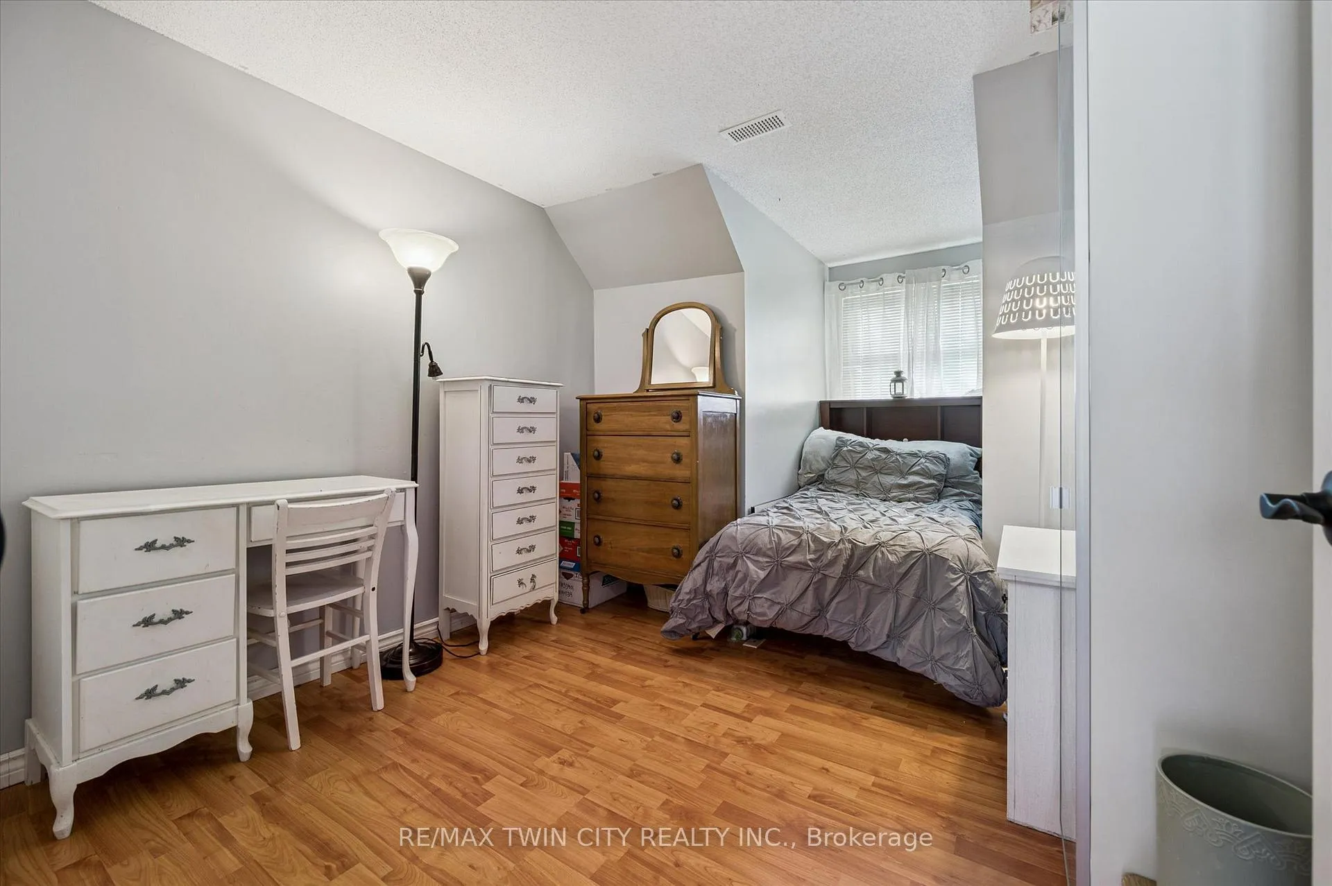 Photo 26 of 37 Edgemere Drive, Cambridge, Christopher-Champlain — HOMEH