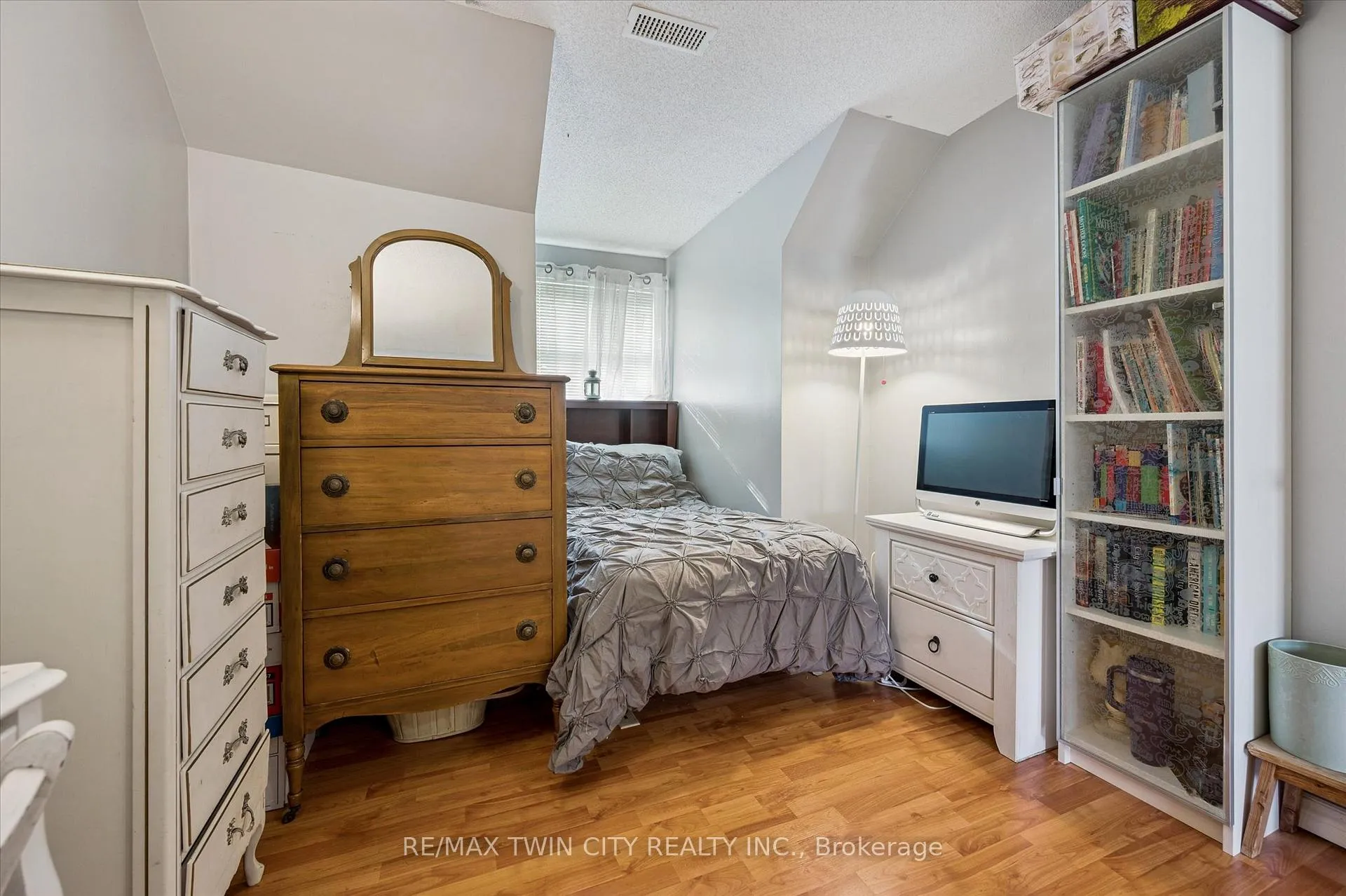 Photo 27 of 37 Edgemere Drive, Cambridge, Christopher-Champlain — HOMEH
