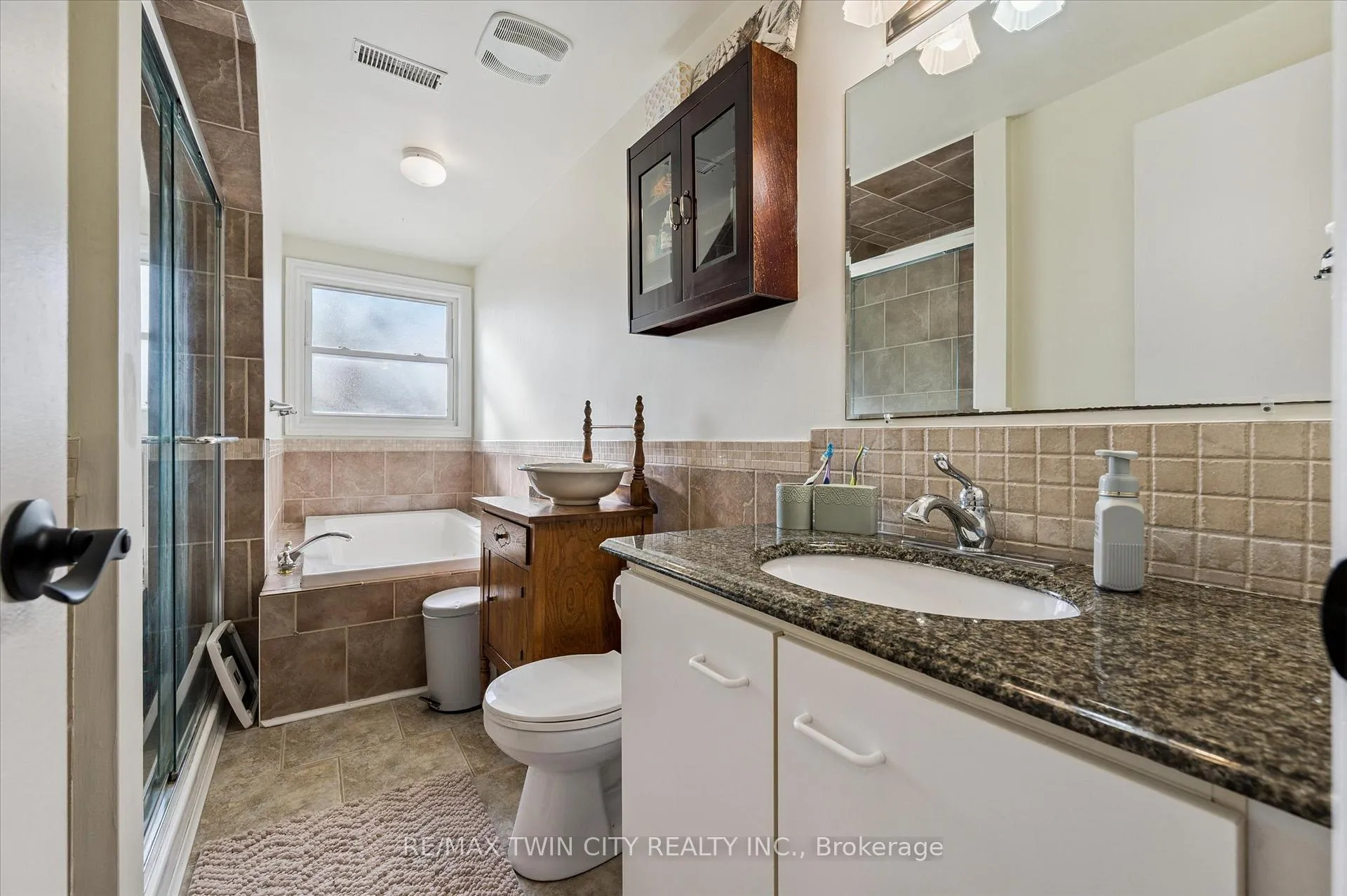 Photo 29 of 37 Edgemere Drive, Cambridge, Christopher-Champlain — HOMEH