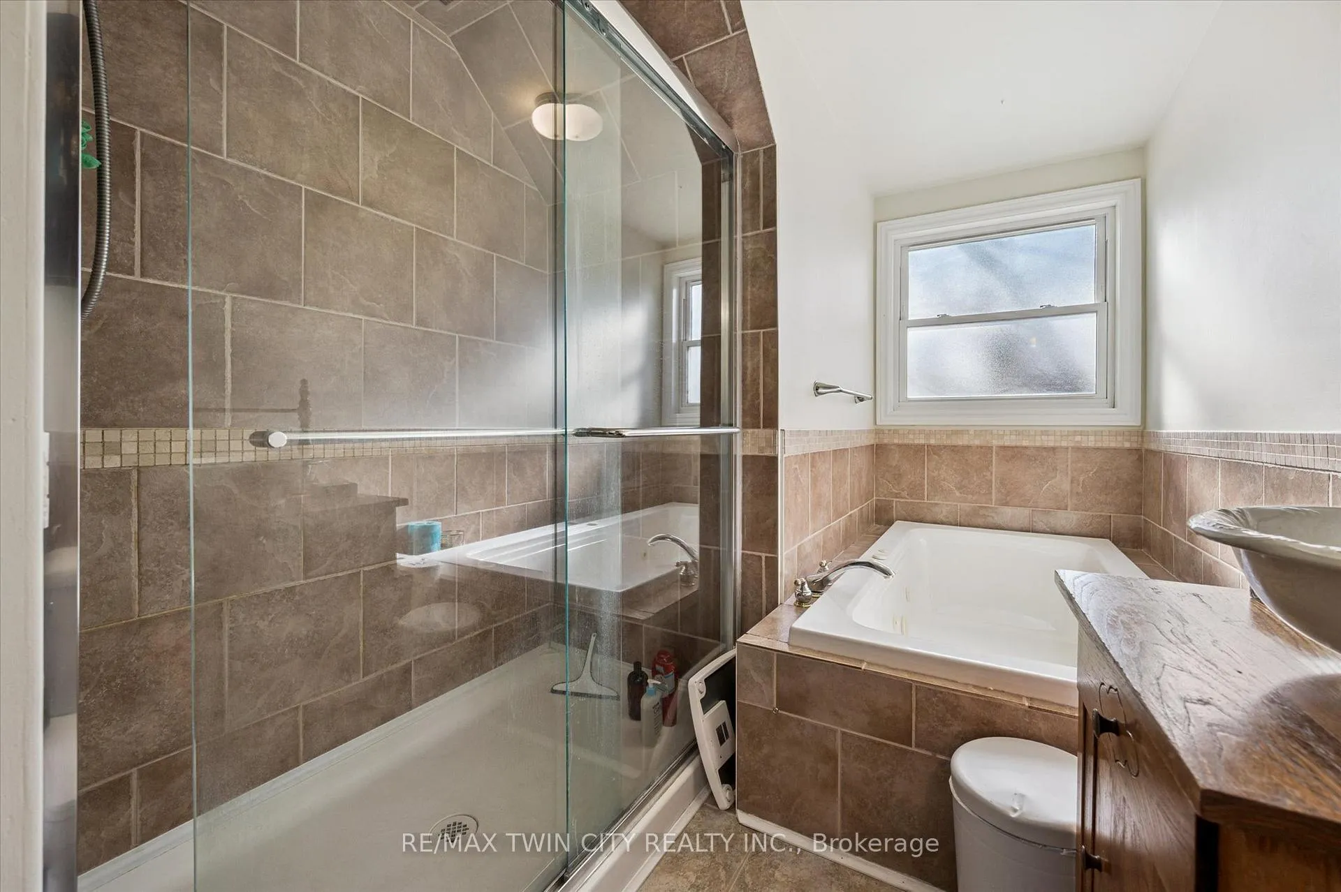 Photo 30 of 37 Edgemere Drive, Cambridge, Christopher-Champlain — HOMEH