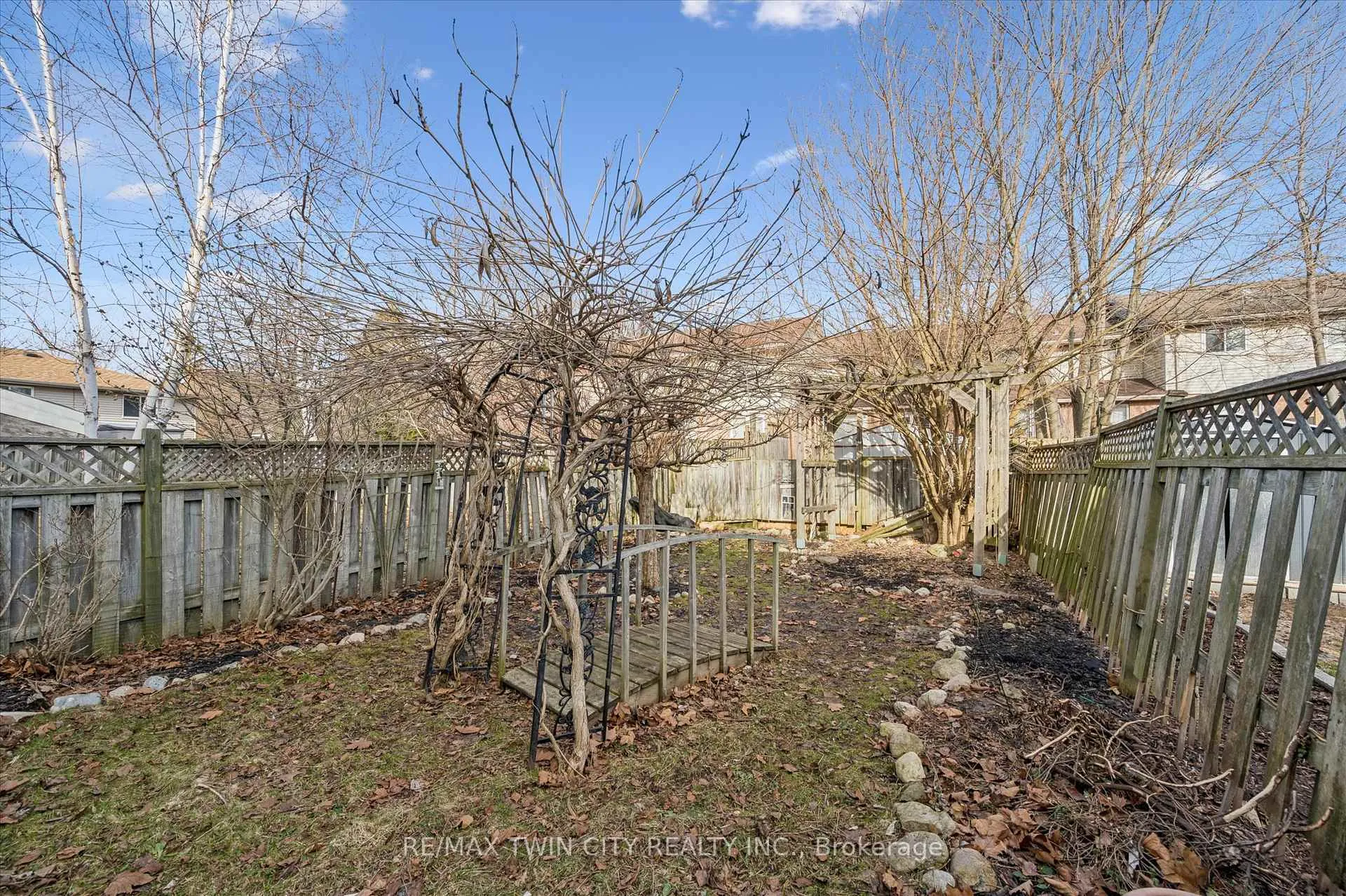 Photo 38 of 37 Edgemere Drive, Cambridge, Christopher-Champlain — HOMEH