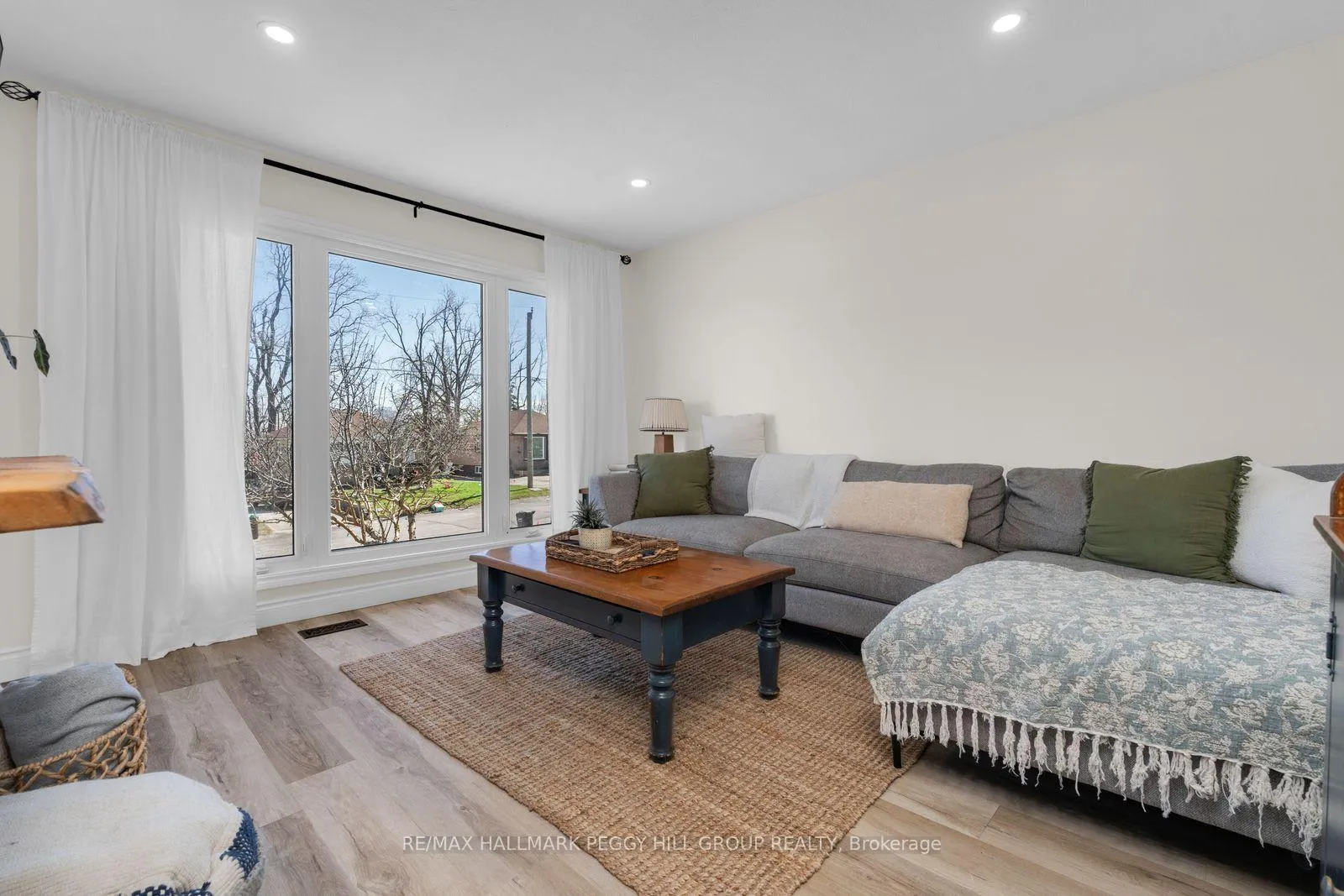 Photo 4 of 22 Agnes Street, Barrie, Wellington — HOMEH
