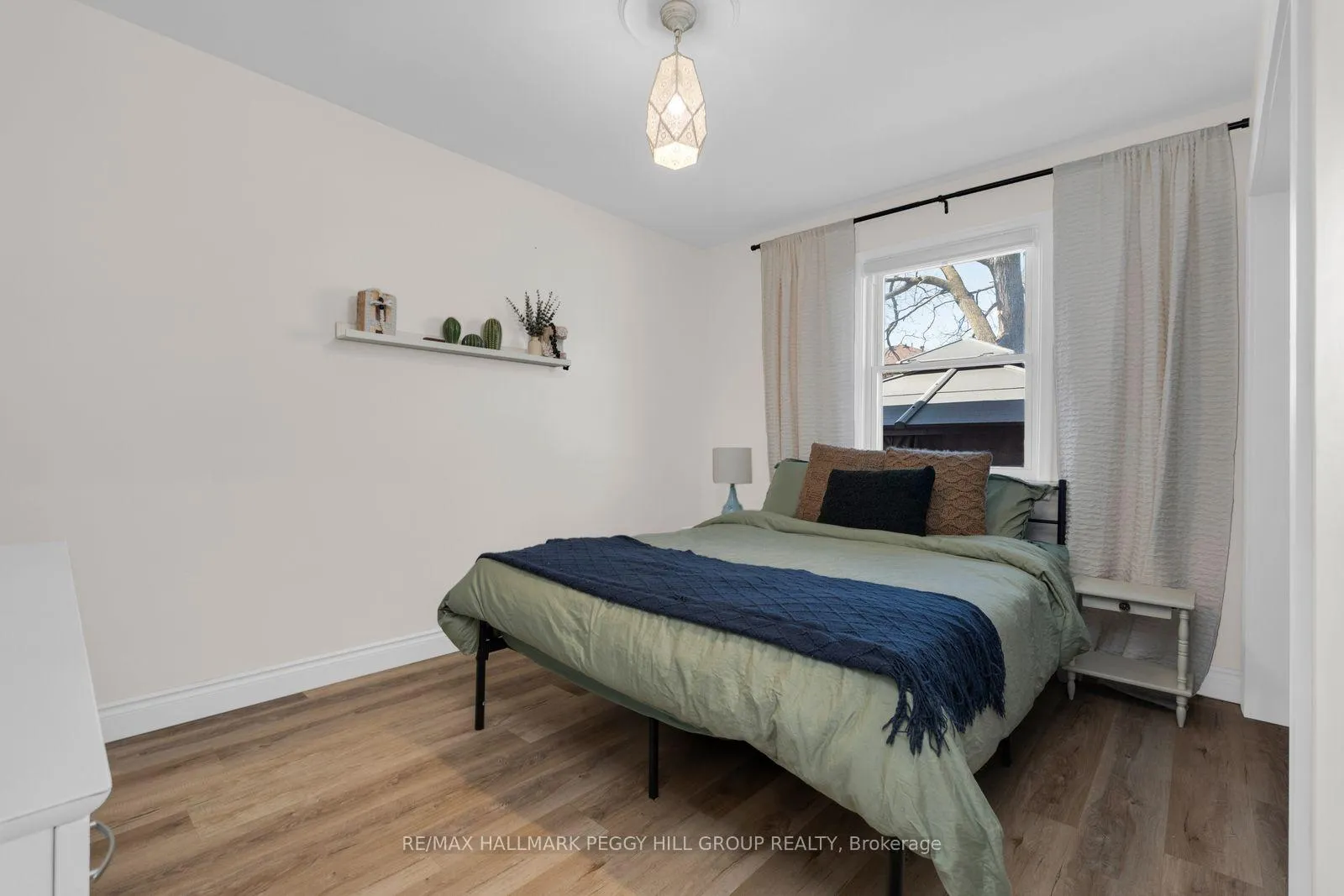 Photo 5 of 22 Agnes Street, Barrie, Wellington — HOMEH