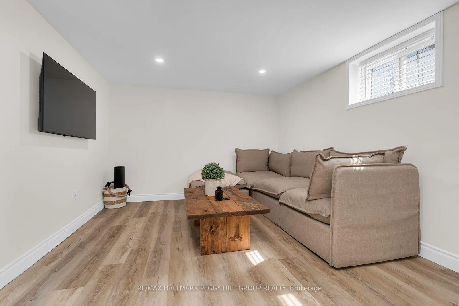 Photo 10 of 22 Agnes Street, Barrie, Wellington — HOMEH