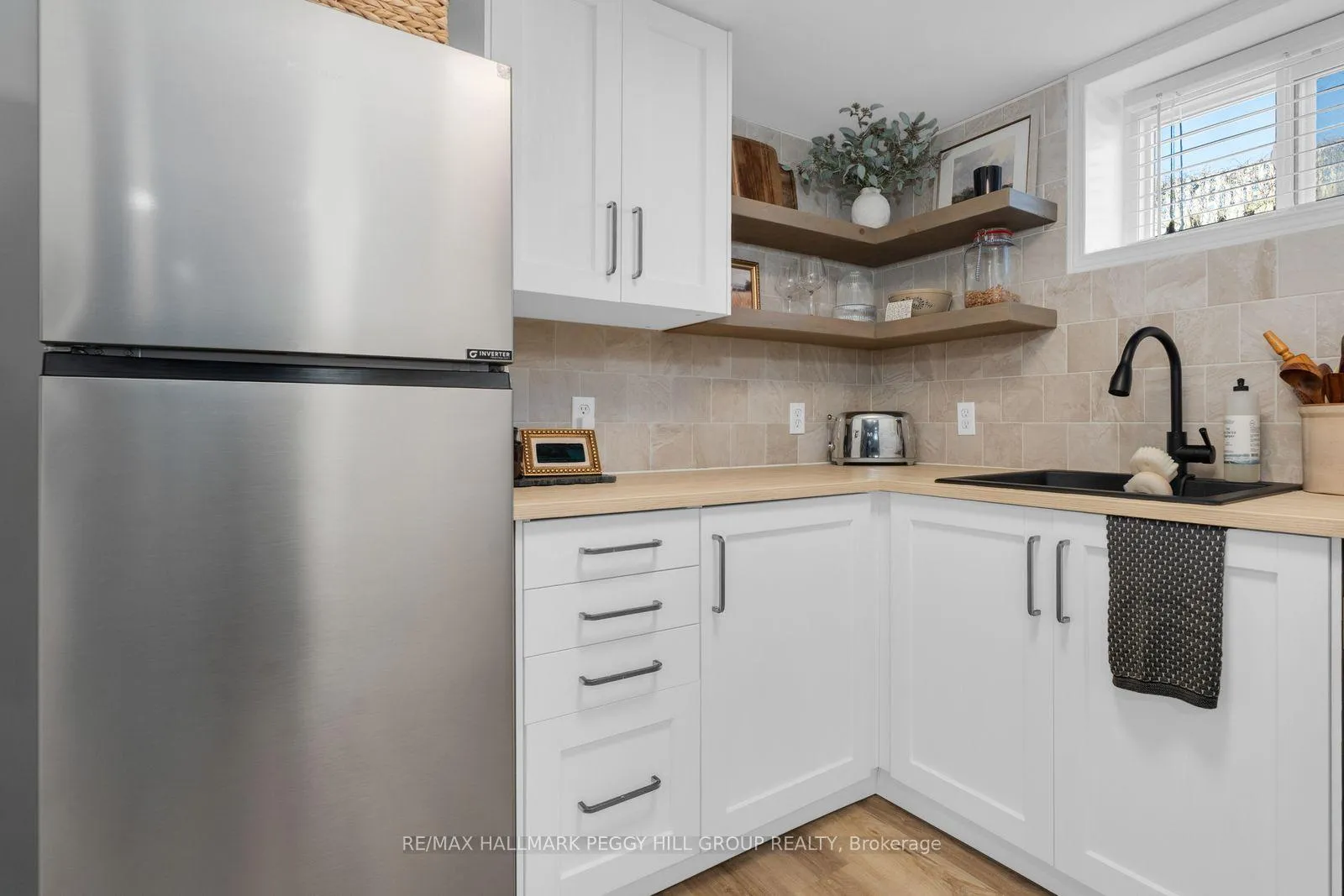 Photo 12 of 22 Agnes Street, Barrie, Wellington — HOMEH