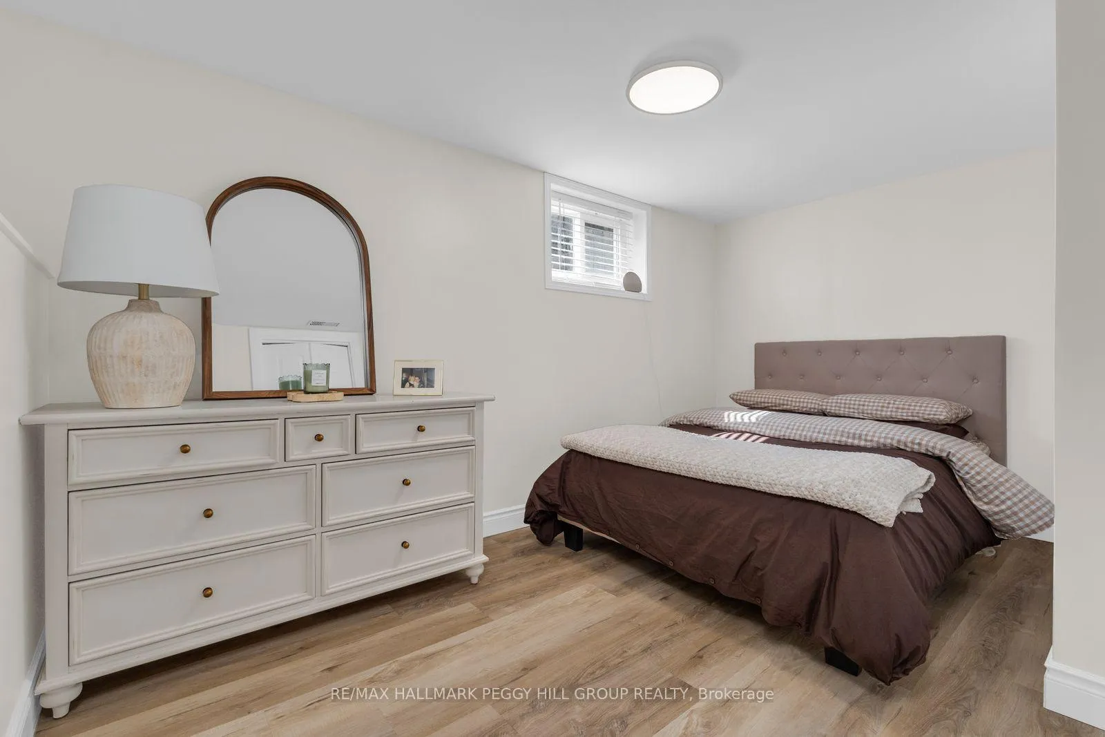 Photo 13 of 22 Agnes Street, Barrie, Wellington — HOMEH
