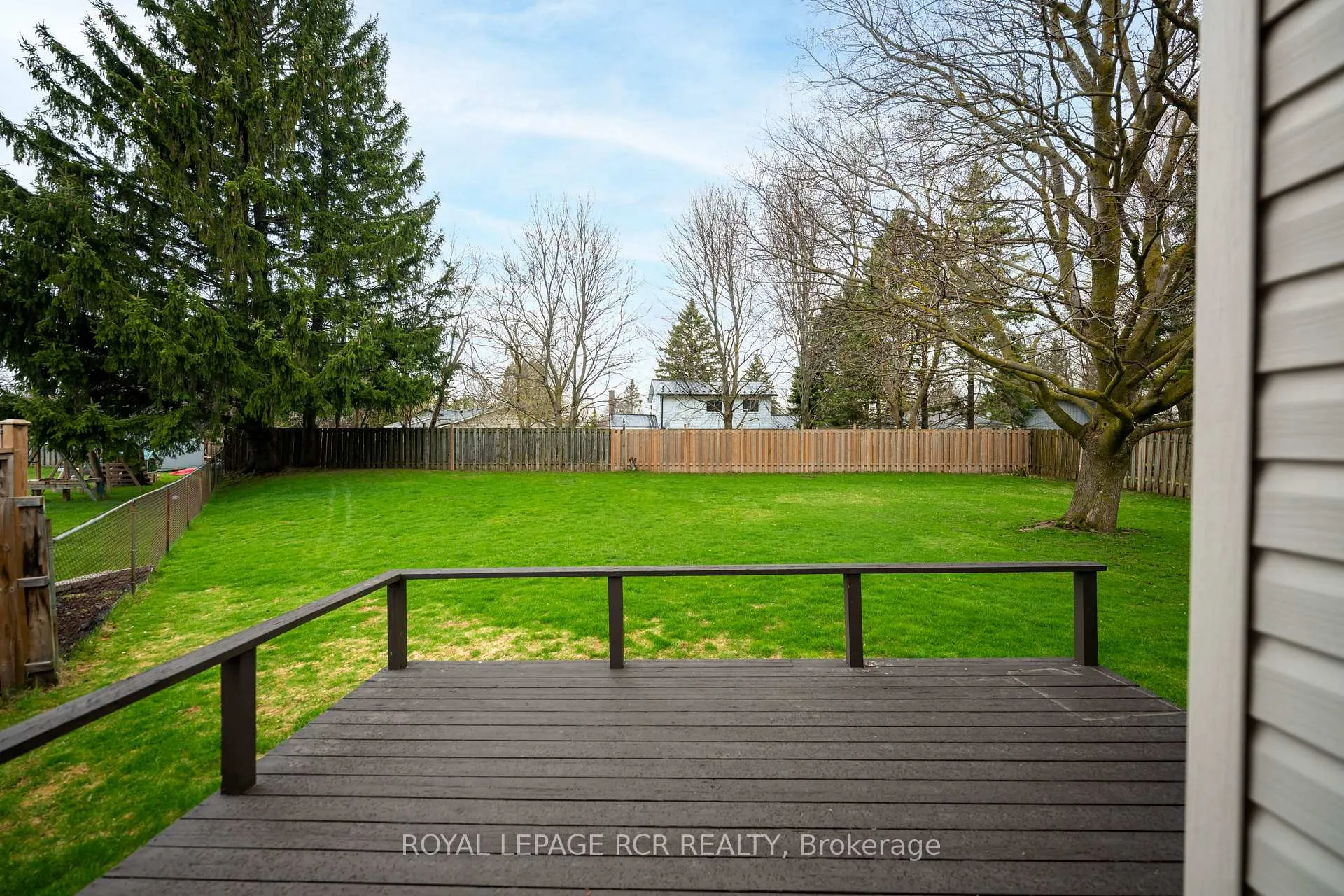 Photo 2 of 418 Pineview Gardens, Shelburne — HOMEH