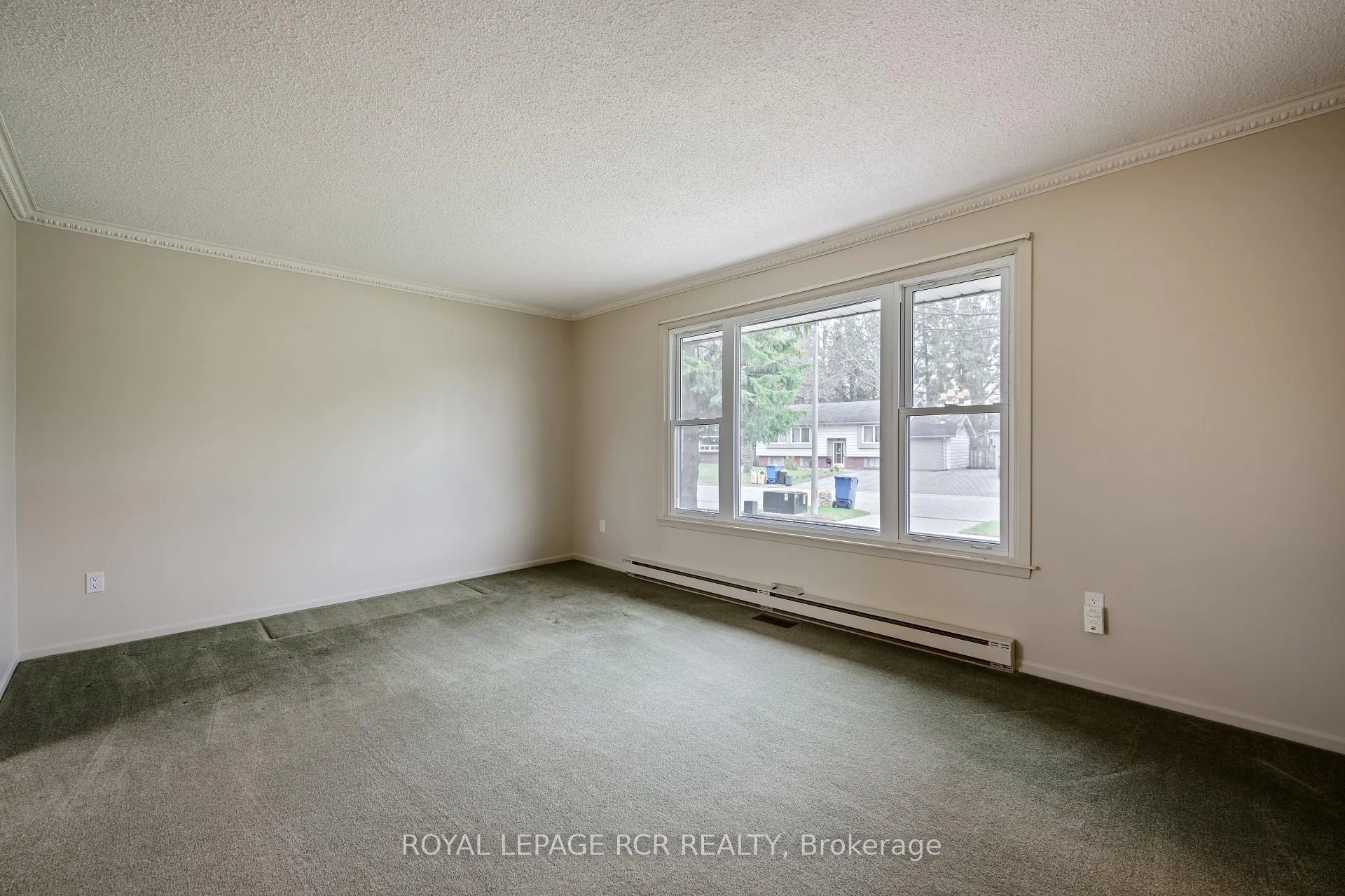 Photo 9 of 418 Pineview Gardens, Shelburne — HOMEH
