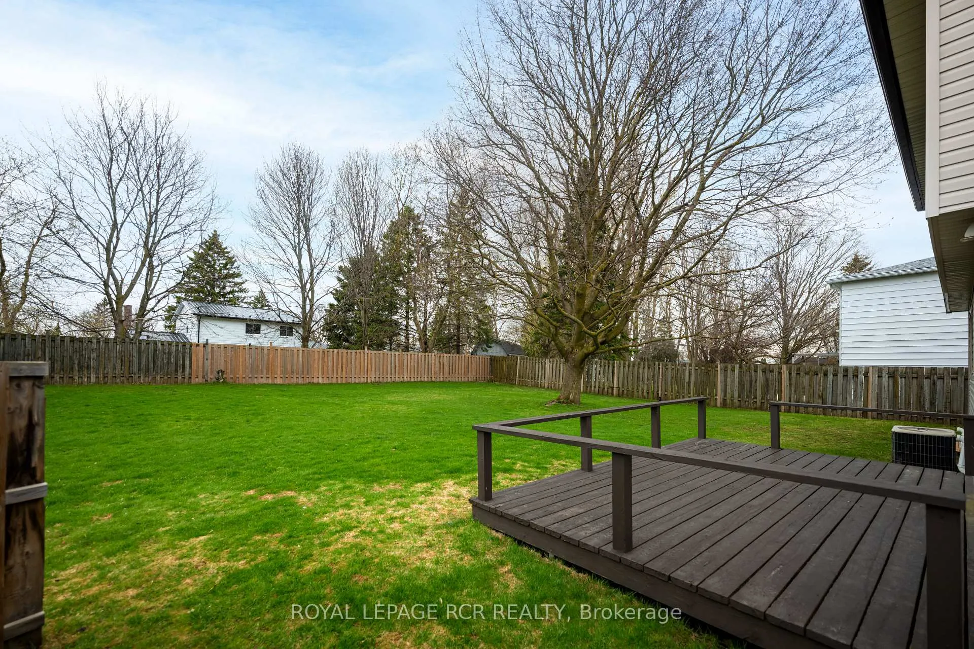 Photo 31 of 418 Pineview Gardens, Shelburne — HOMEH