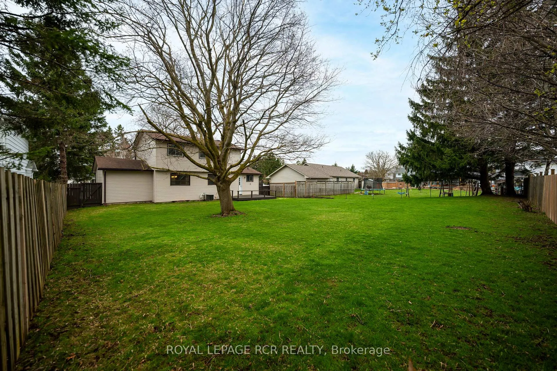 Photo 33 of 418 Pineview Gardens, Shelburne — HOMEH