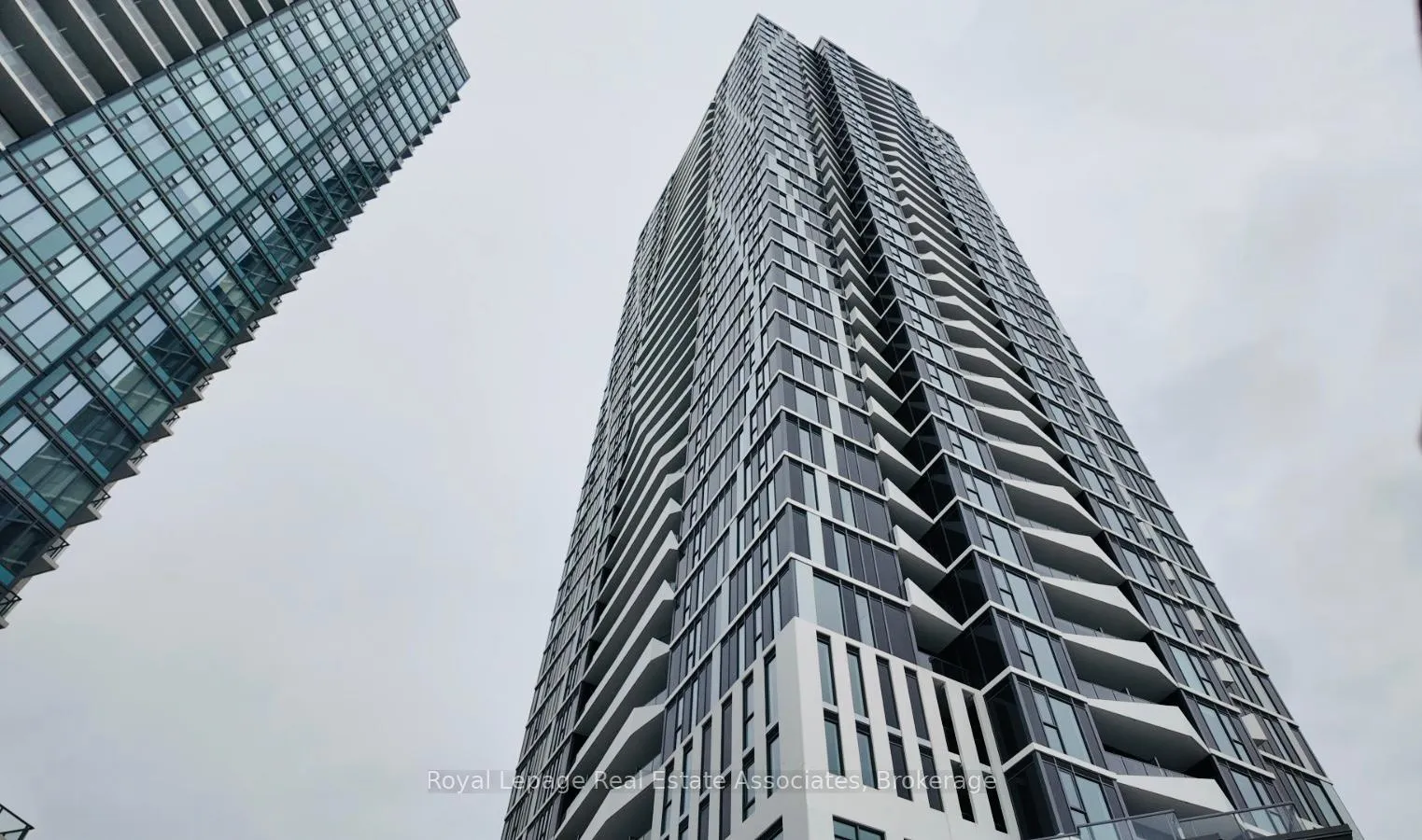 Front of Unit 3503, 25 Wellington Street S