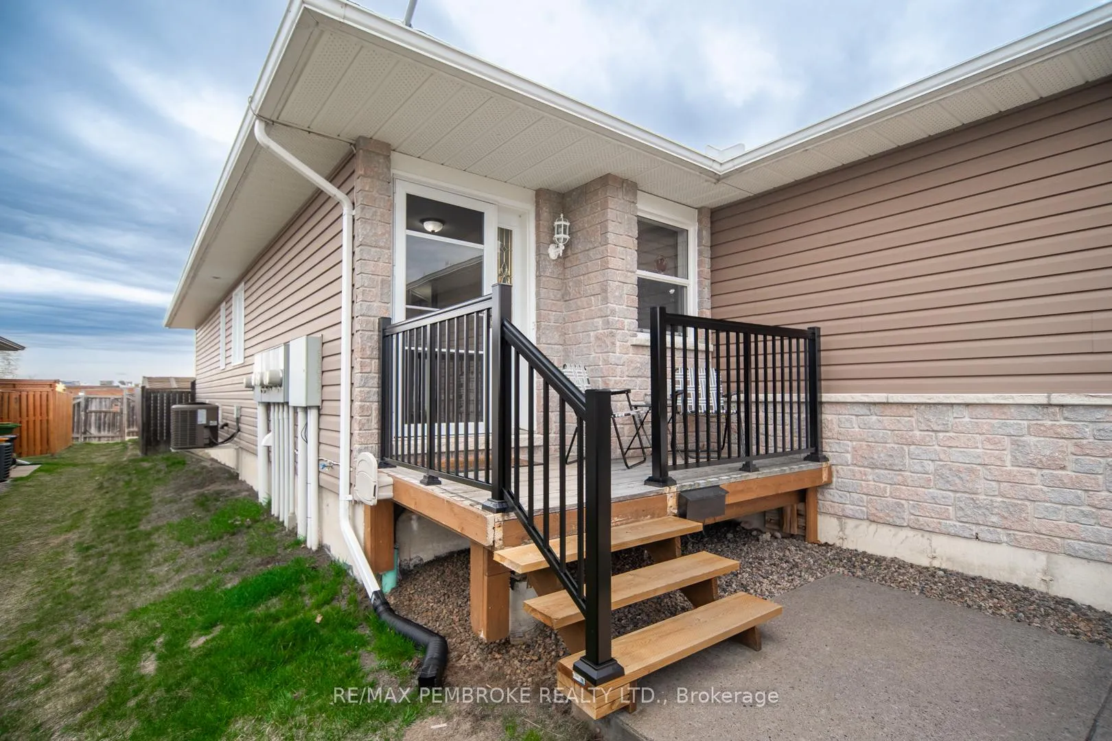 Photo 2 of 317 Matheson Drive, Pembroke — HOMEH