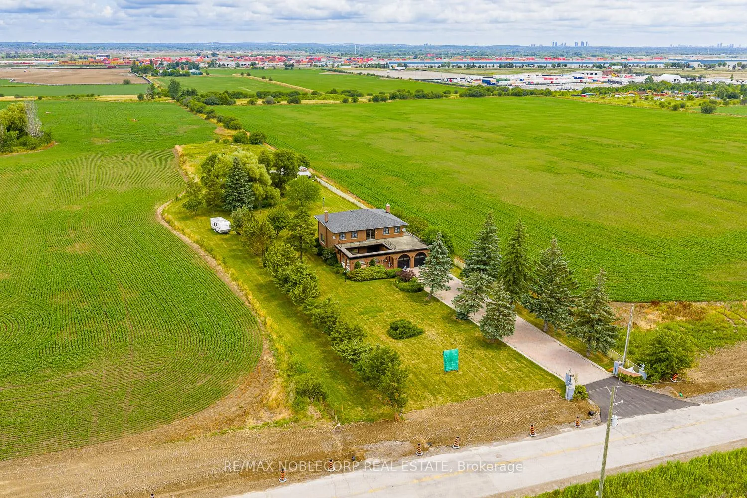 Photo 3 of 10201 Clarkway Drive, Brampton, Highway 427 — HOMEH