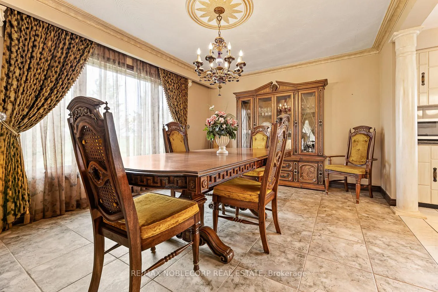Photo 8 of 10201 Clarkway Drive, Brampton, Highway 427 — HOMEH