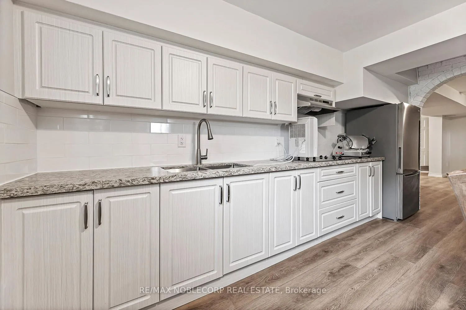 Photo 29 of 10201 Clarkway Drive, Brampton, Highway 427 — HOMEH