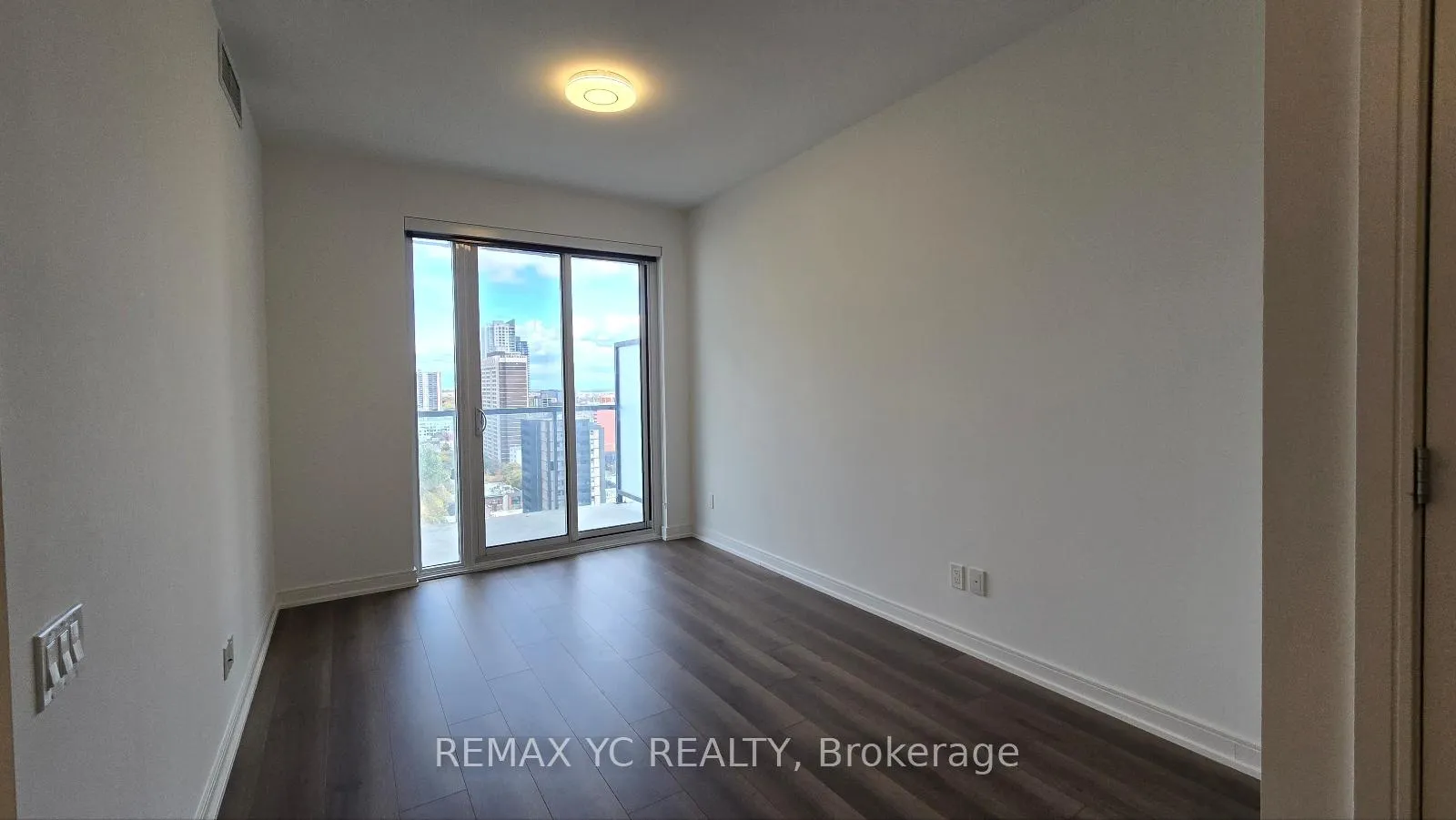 Photo 2 of Unit 2104, 3 Gloucester Street, Toronto, Church-Yonge Corridor — HOMEH