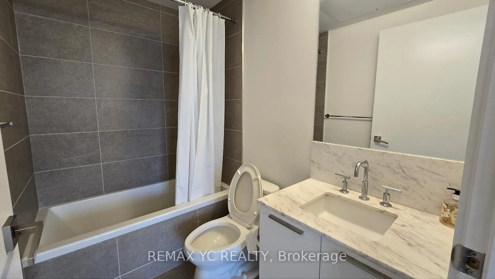 Photo 6 of Unit 2104, 3 Gloucester Street, Toronto, Church-Yonge Corridor — HOMEH