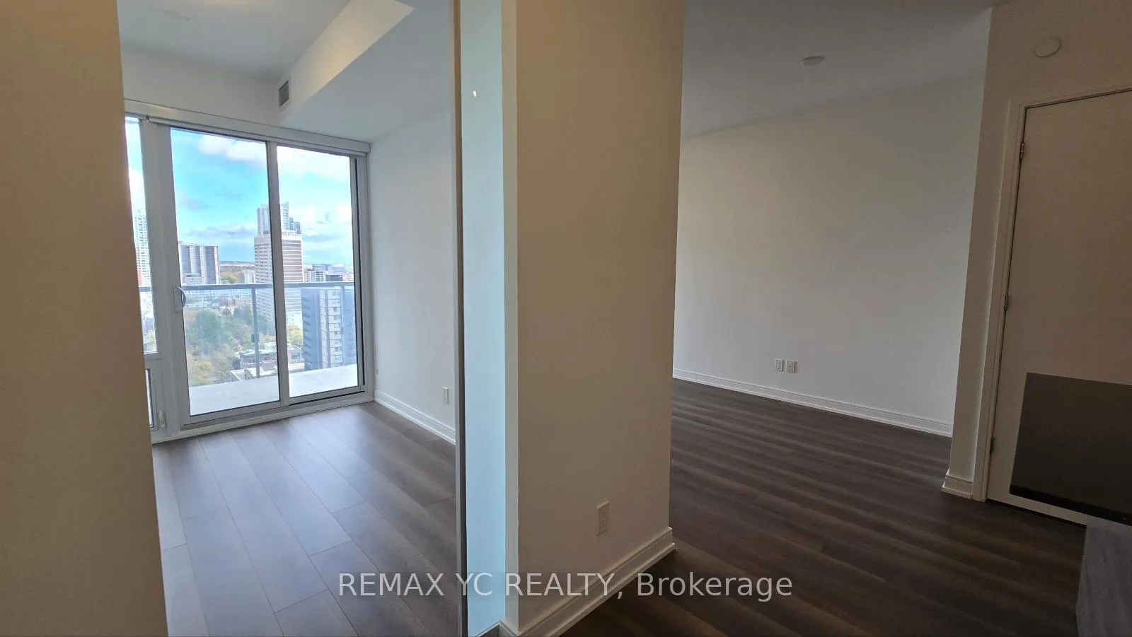 Photo 7 of Unit 2104, 3 Gloucester Street, Toronto, Church-Yonge Corridor — HOMEH