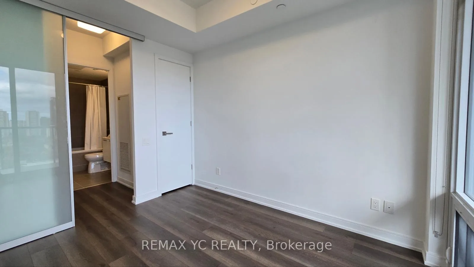 Photo 8 of Unit 2104, 3 Gloucester Street, Toronto, Church-Yonge Corridor — HOMEH