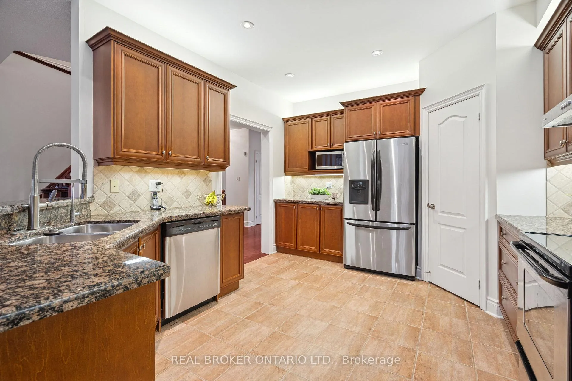 Photo 13 of 1583 Hallstone Road, Brampton, Bram West — HOMEH