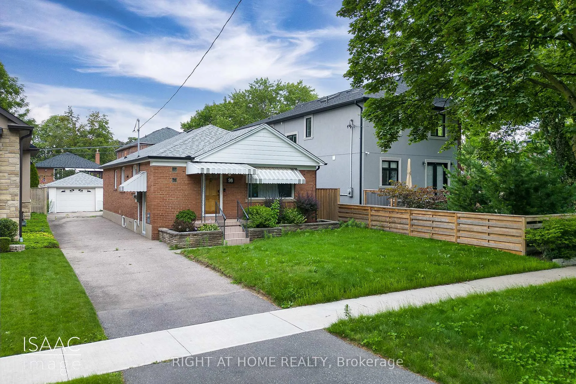 Photo 1 of 98 Yorkview Drive, Etobicoke, Stonegate-Queensway — HOMEH