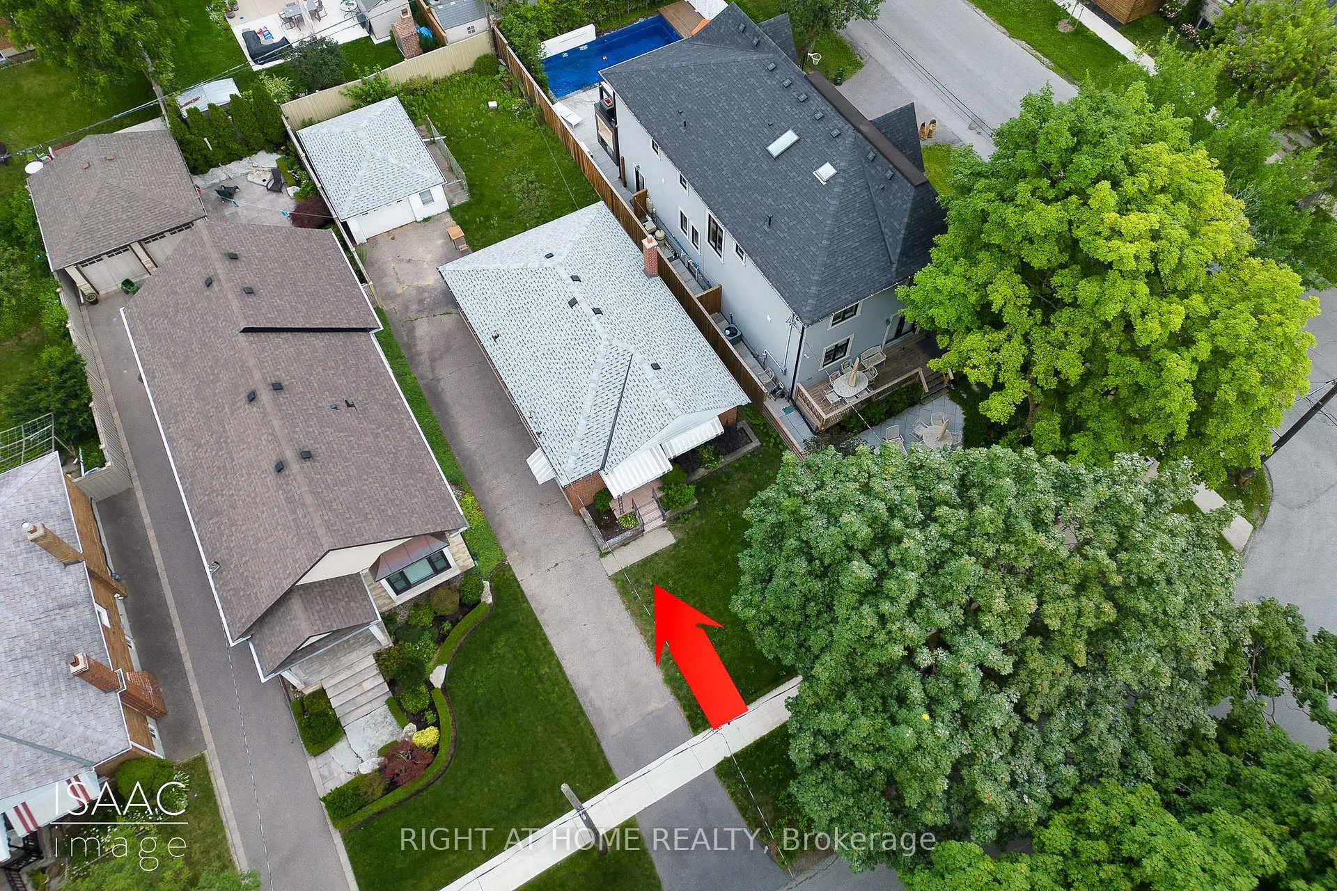 Photo 3 of 98 Yorkview Drive, Etobicoke, Stonegate-Queensway — HOMEH