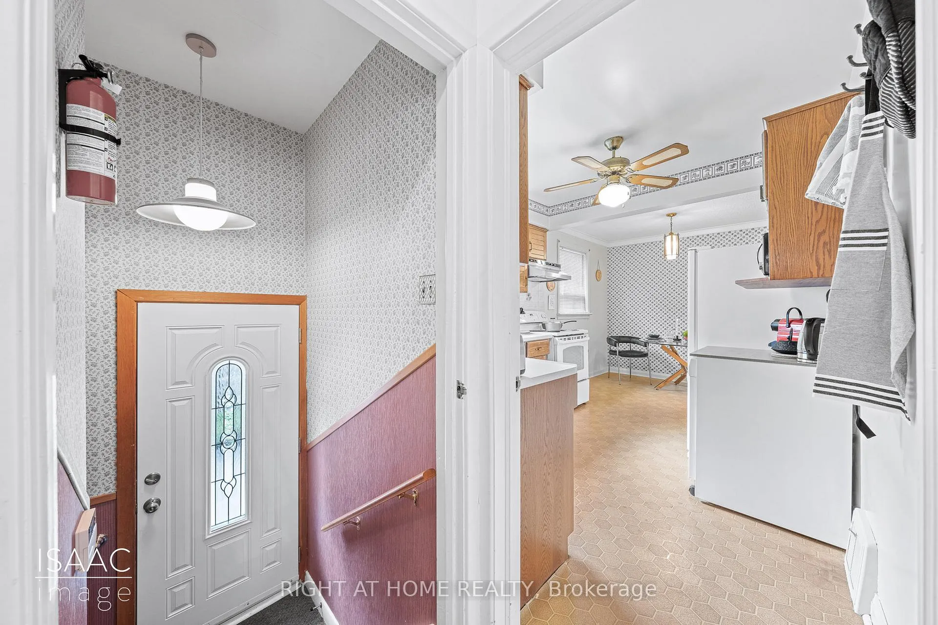 Photo 4 of 98 Yorkview Drive, Etobicoke, Stonegate-Queensway — HOMEH