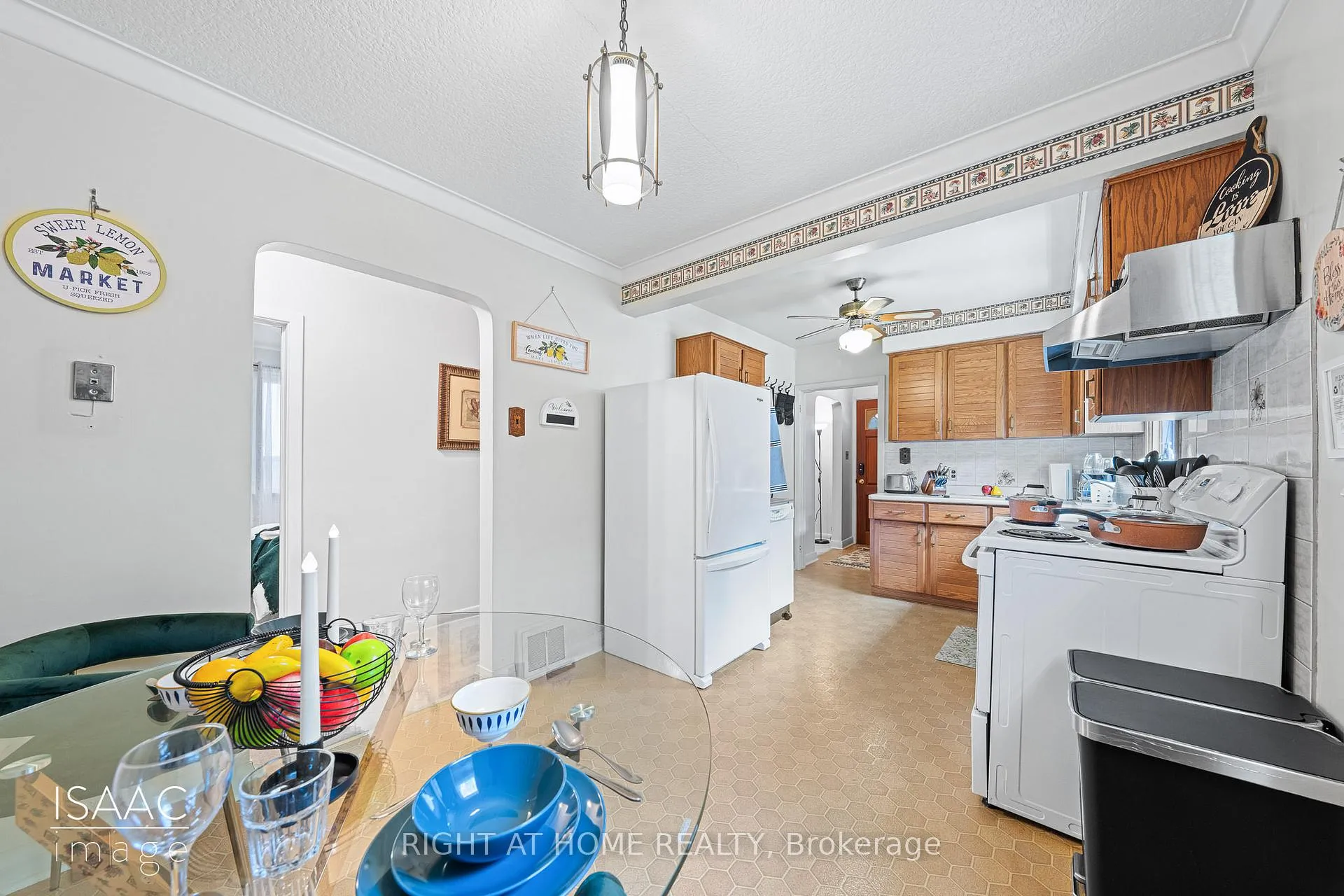 Photo 6 of 98 Yorkview Drive, Etobicoke, Stonegate-Queensway — HOMEH