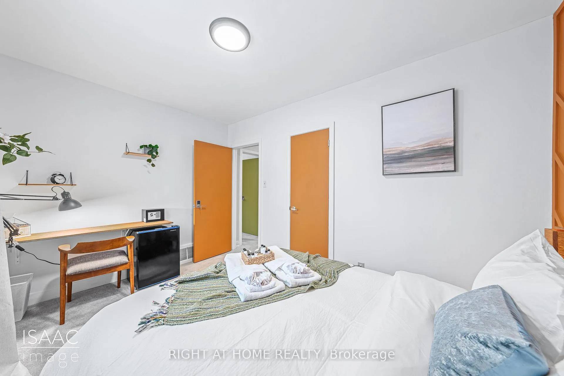 Photo 9 of 98 Yorkview Drive, Etobicoke, Stonegate-Queensway — HOMEH