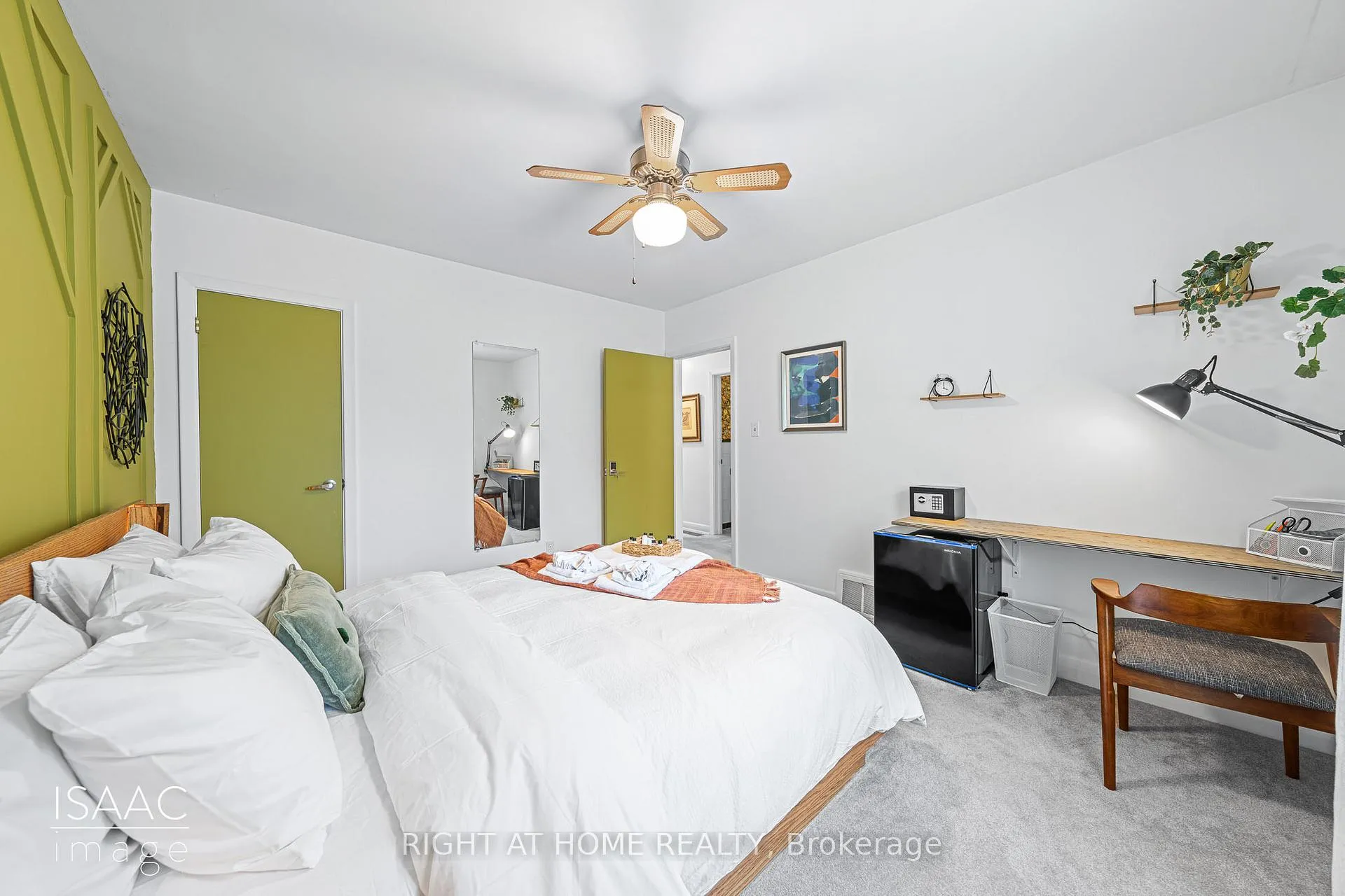 Photo 11 of 98 Yorkview Drive, Etobicoke, Stonegate-Queensway — HOMEH