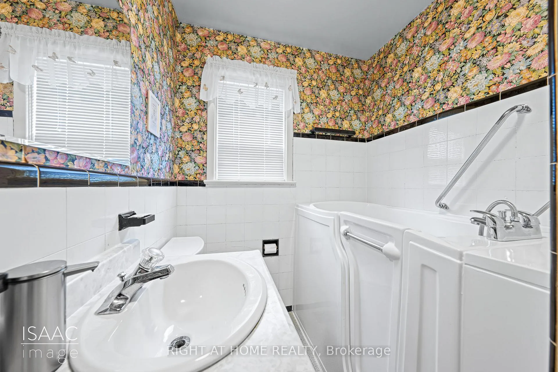 Photo 13 of 98 Yorkview Drive, Etobicoke, Stonegate-Queensway — HOMEH
