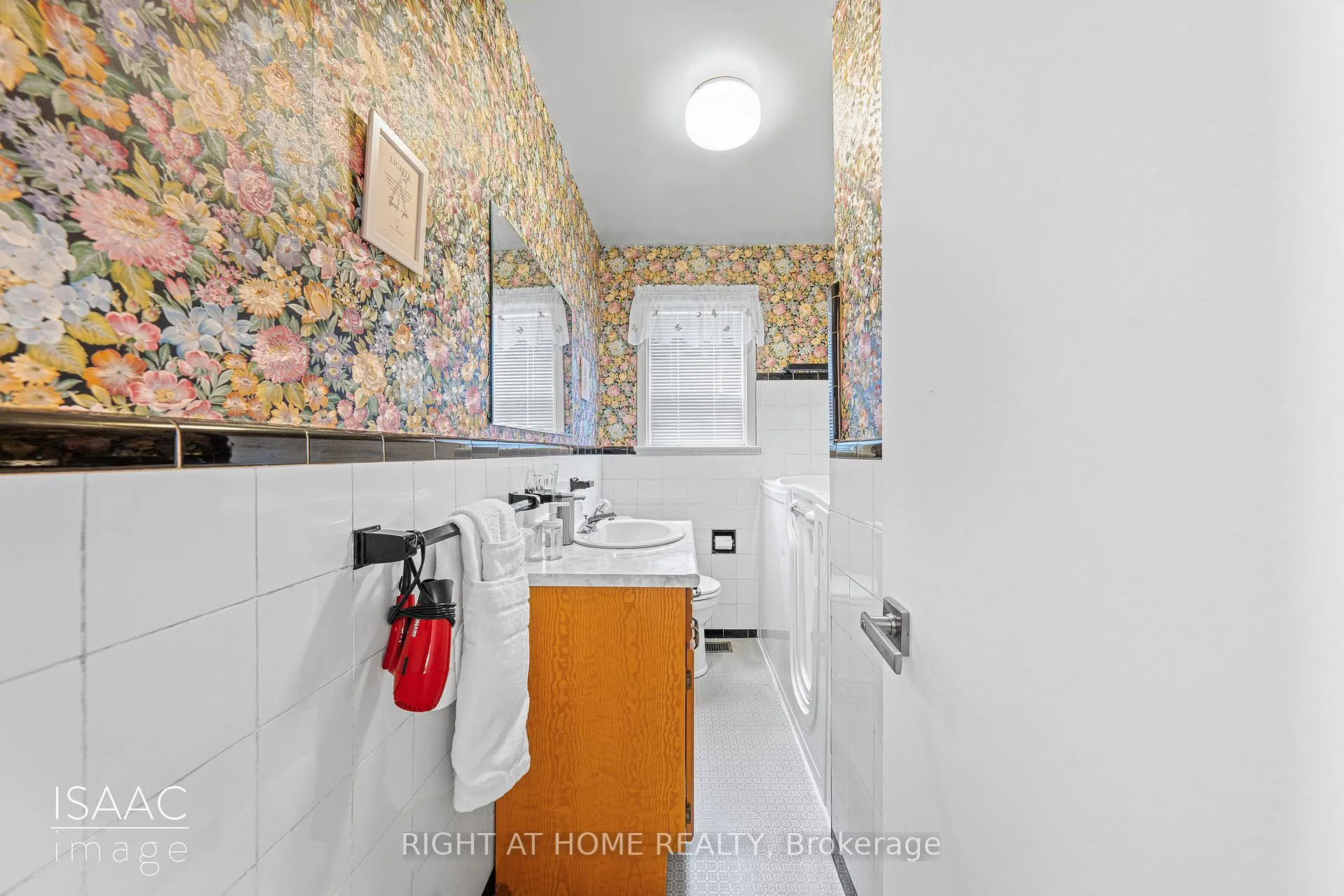 Photo 14 of 98 Yorkview Drive, Etobicoke, Stonegate-Queensway — HOMEH