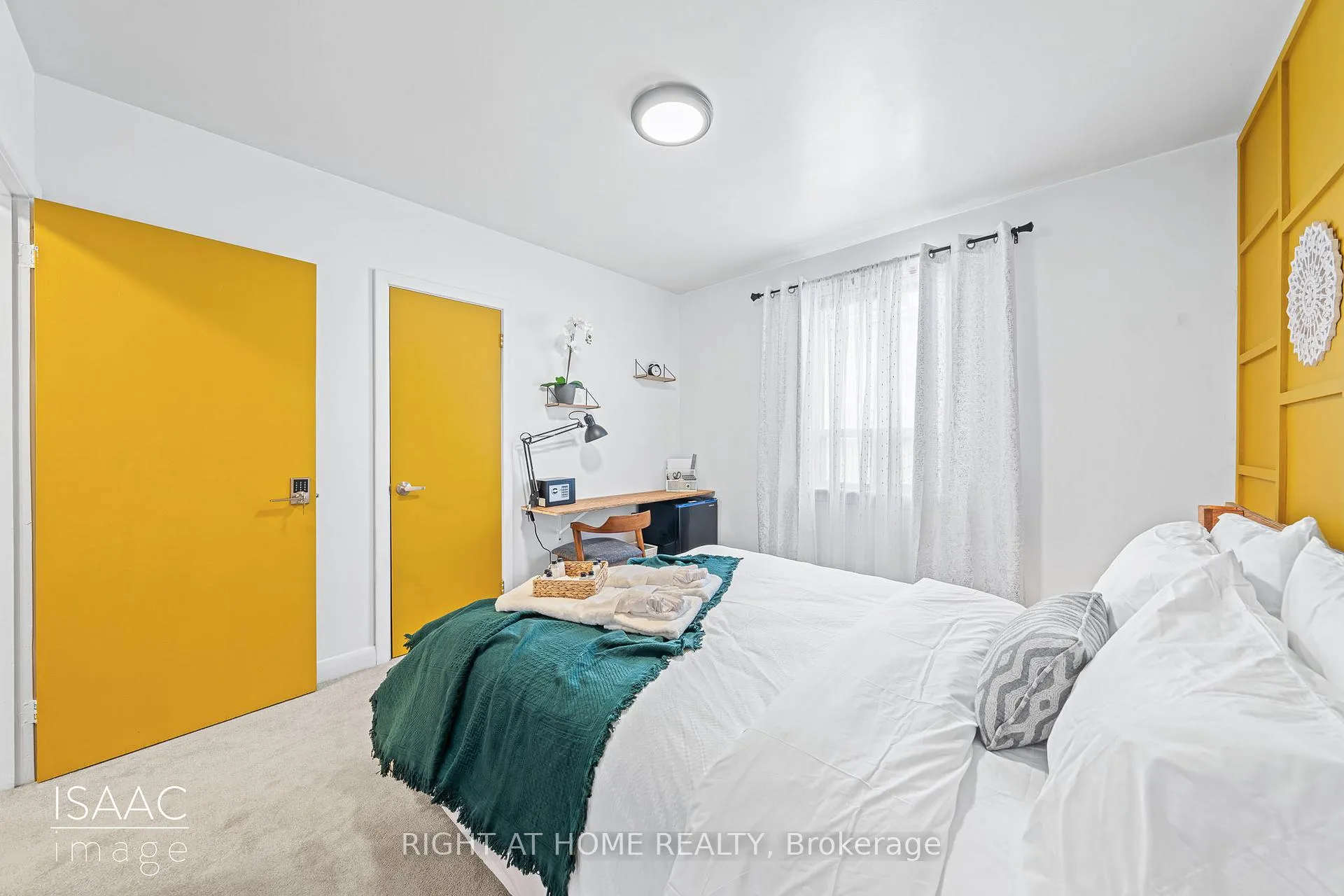 Photo 15 of 98 Yorkview Drive, Etobicoke, Stonegate-Queensway — HOMEH