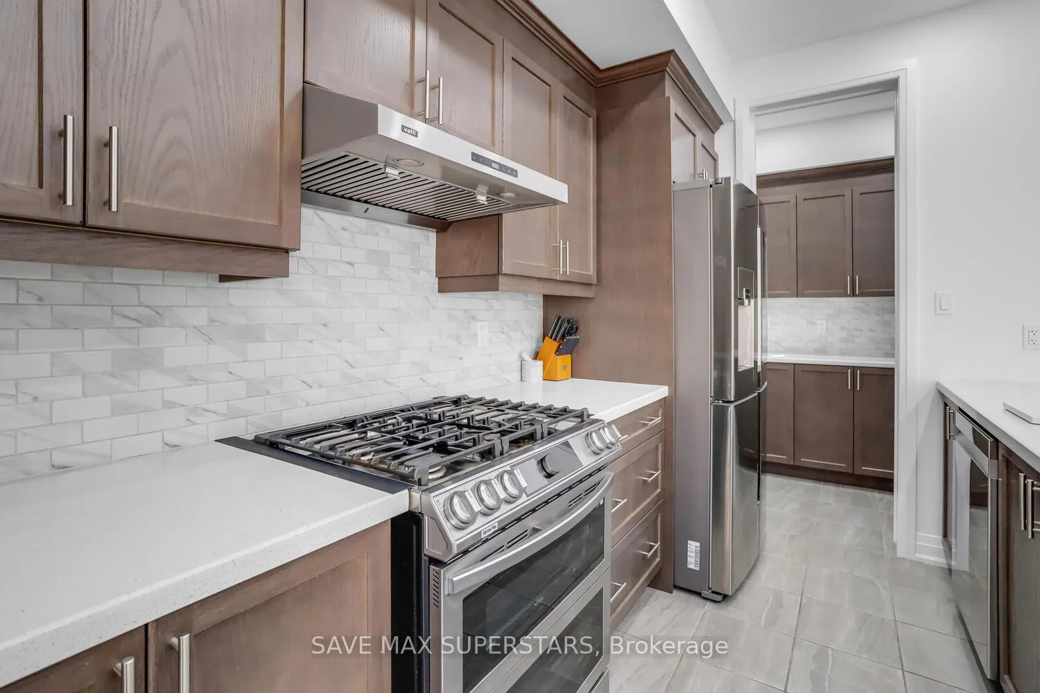 Photo 10 of 159 Franklin Trail, Barrie, Rural Barrie Southwest — HOMEH