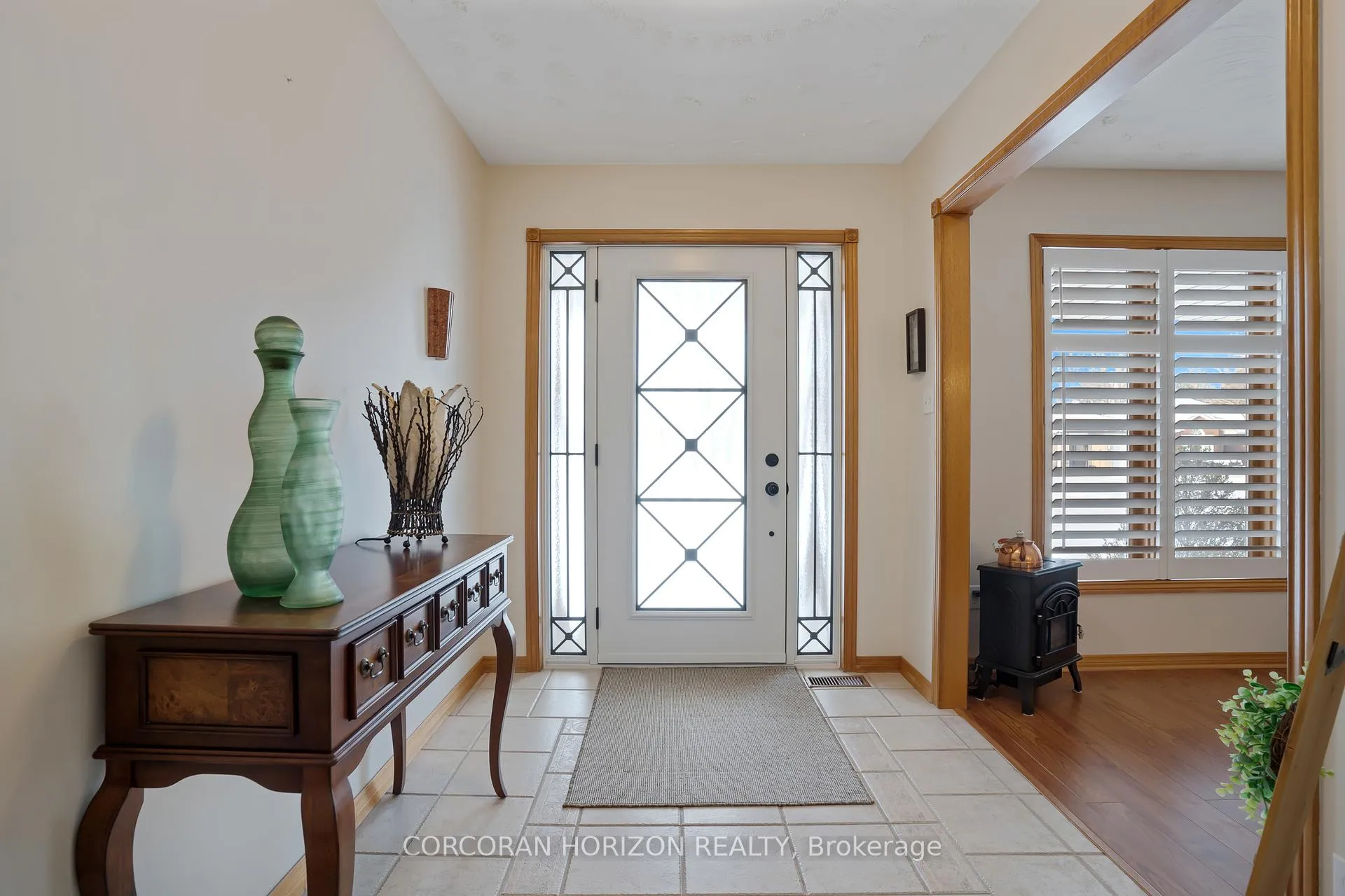 Photo 5 of 35 Southview Crescent, Cambridge — HOMEH