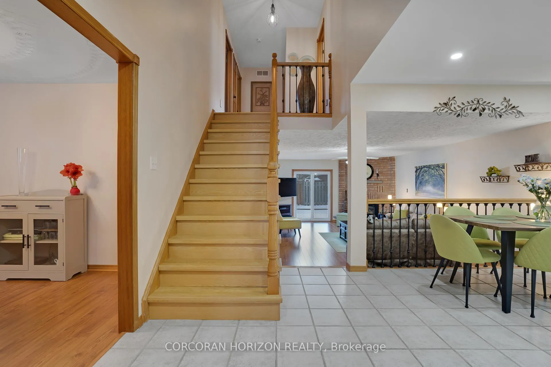 Photo 13 of 35 Southview Crescent, Cambridge — HOMEH