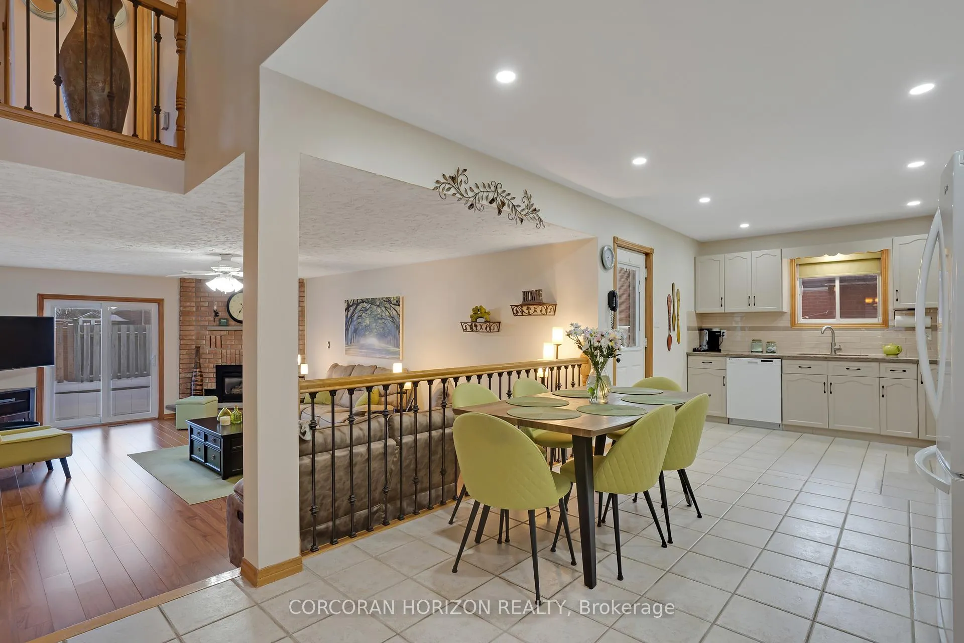 Photo 14 of 35 Southview Crescent, Cambridge — HOMEH