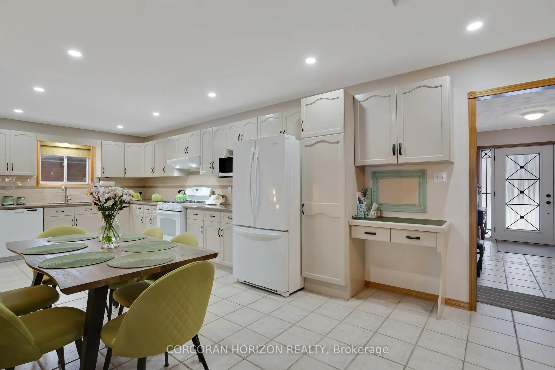 Photo 15 of 35 Southview Crescent, Cambridge — HOMEH