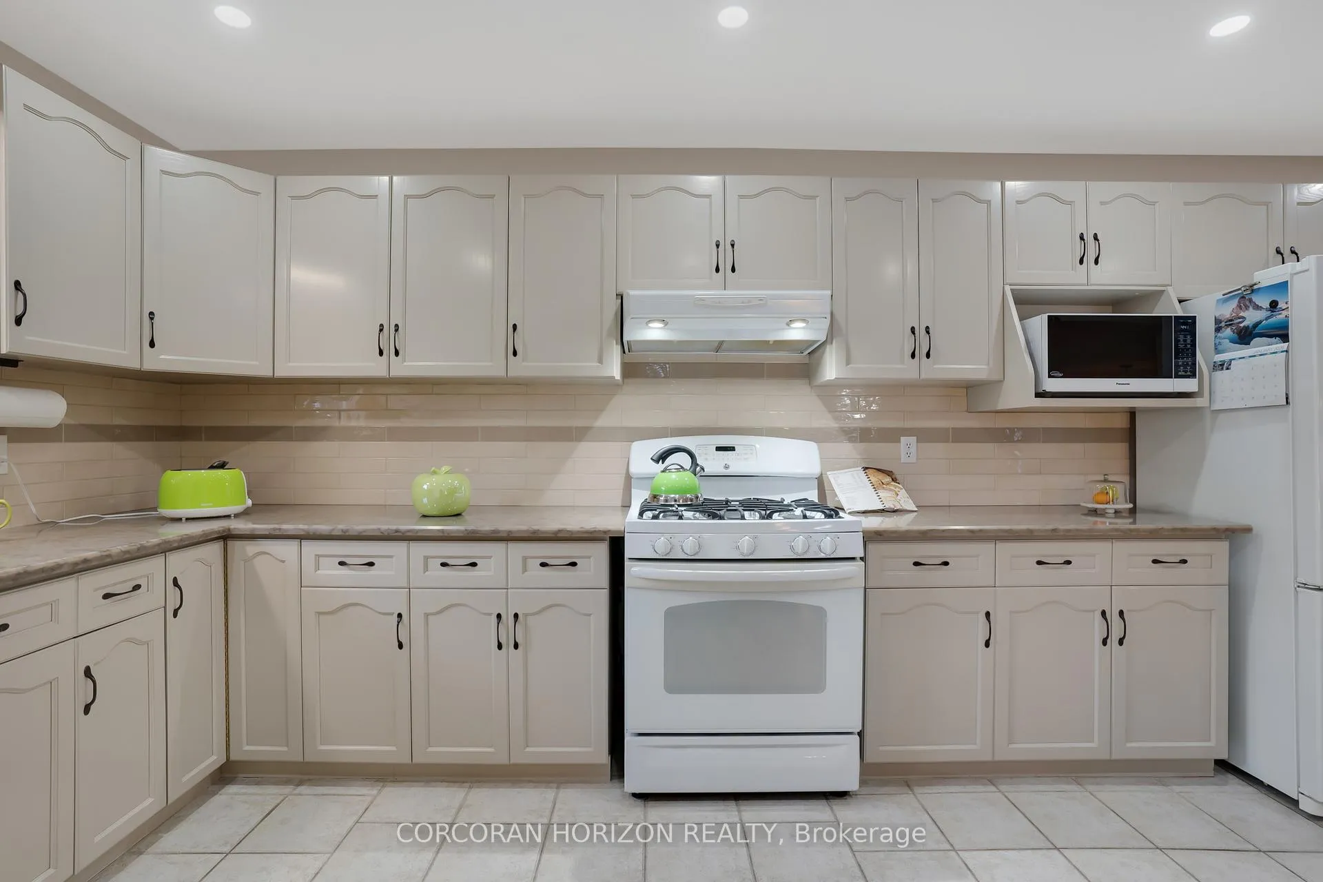 Photo 18 of 35 Southview Crescent, Cambridge — HOMEH